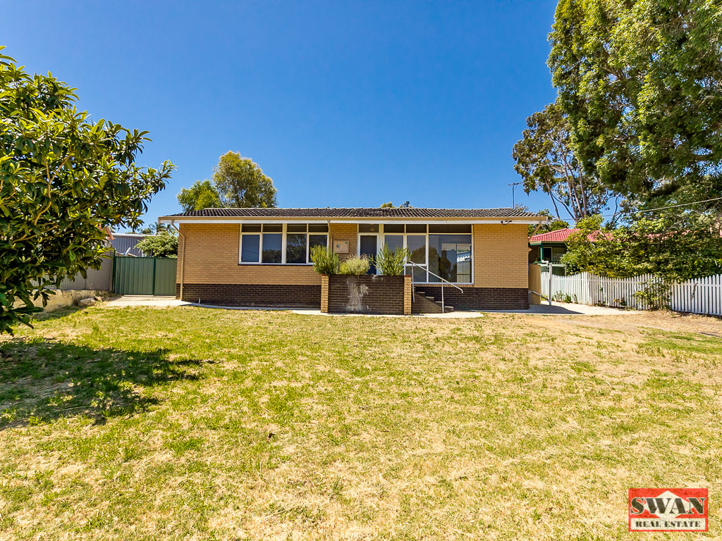 Swan Real Estate OVERLOOKING THE PARK IN ELEVATED LOCATION