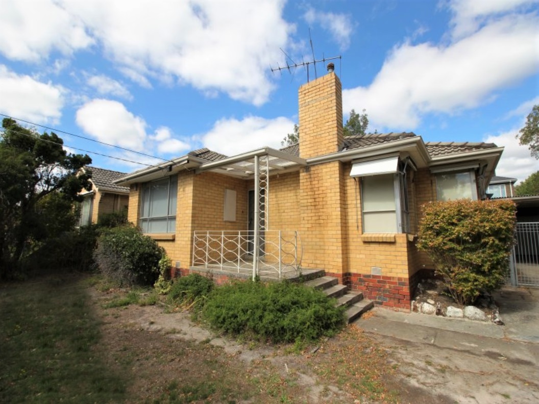 Thomas Lee Real Estate Walk to Glen Waverley High School, Train Station & Shops