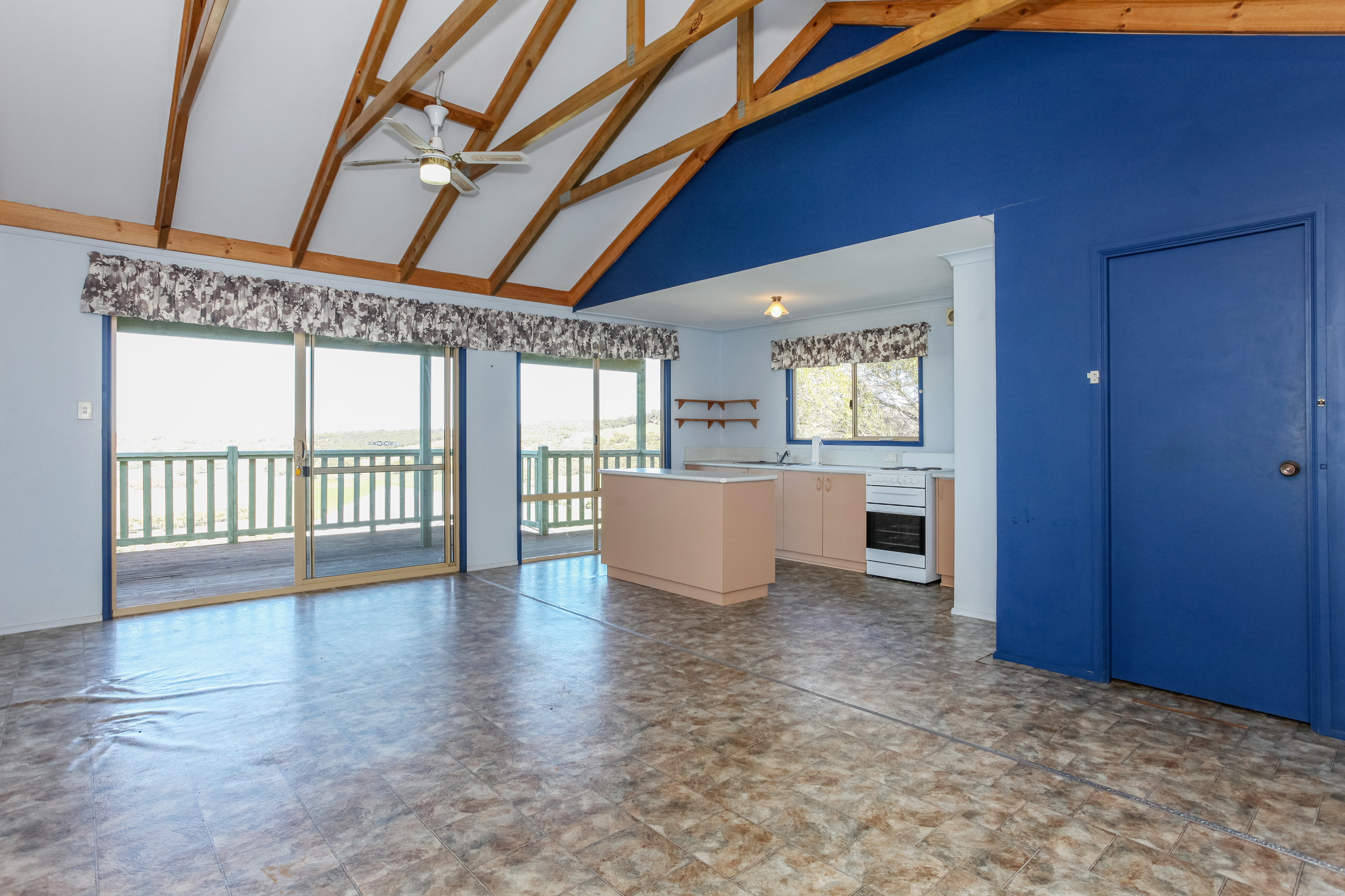 Tony Maddox Real Estate UNDER OFFER