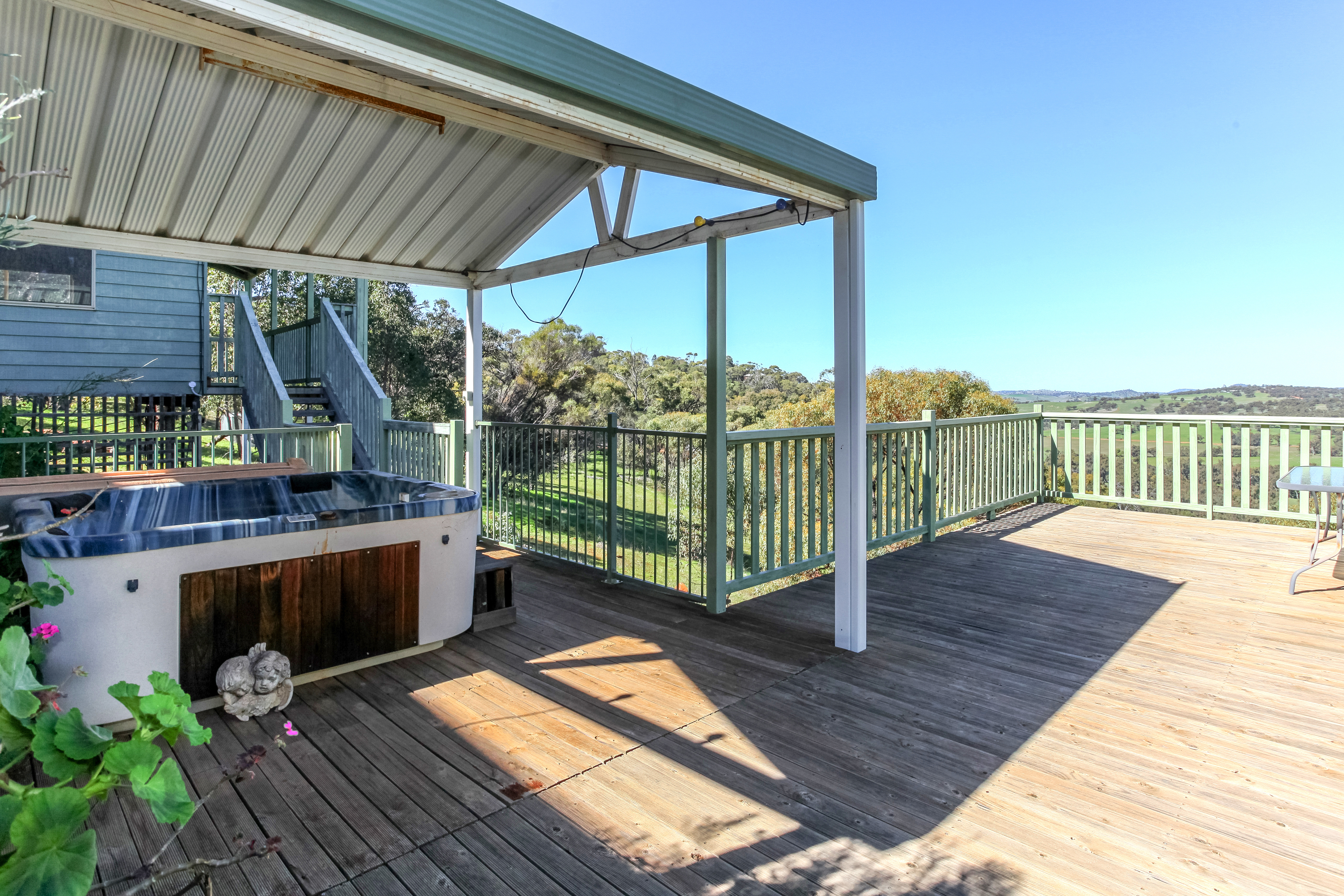 Tony Maddox Real Estate UNDER OFFER