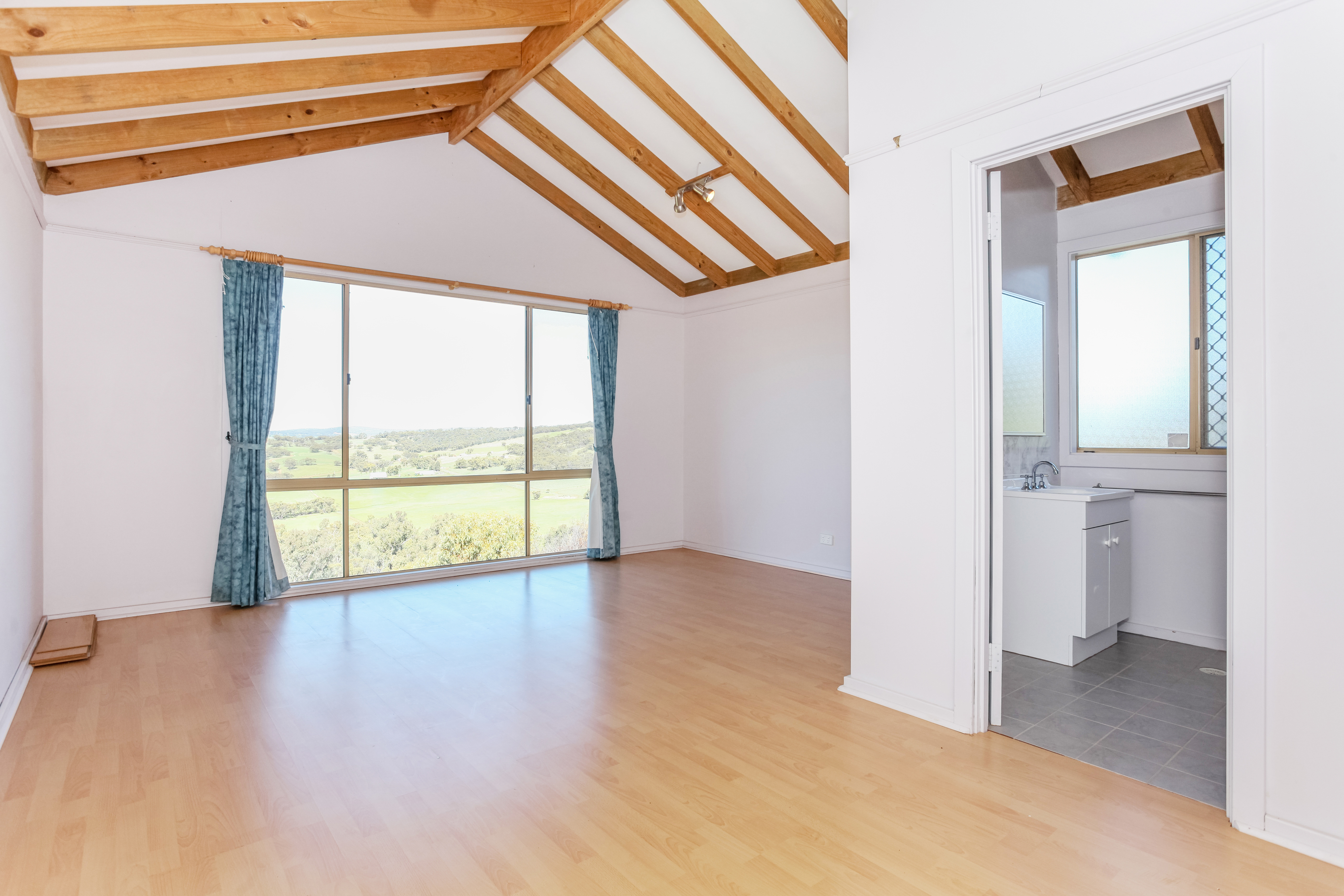 Tony Maddox Real Estate UNDER OFFER