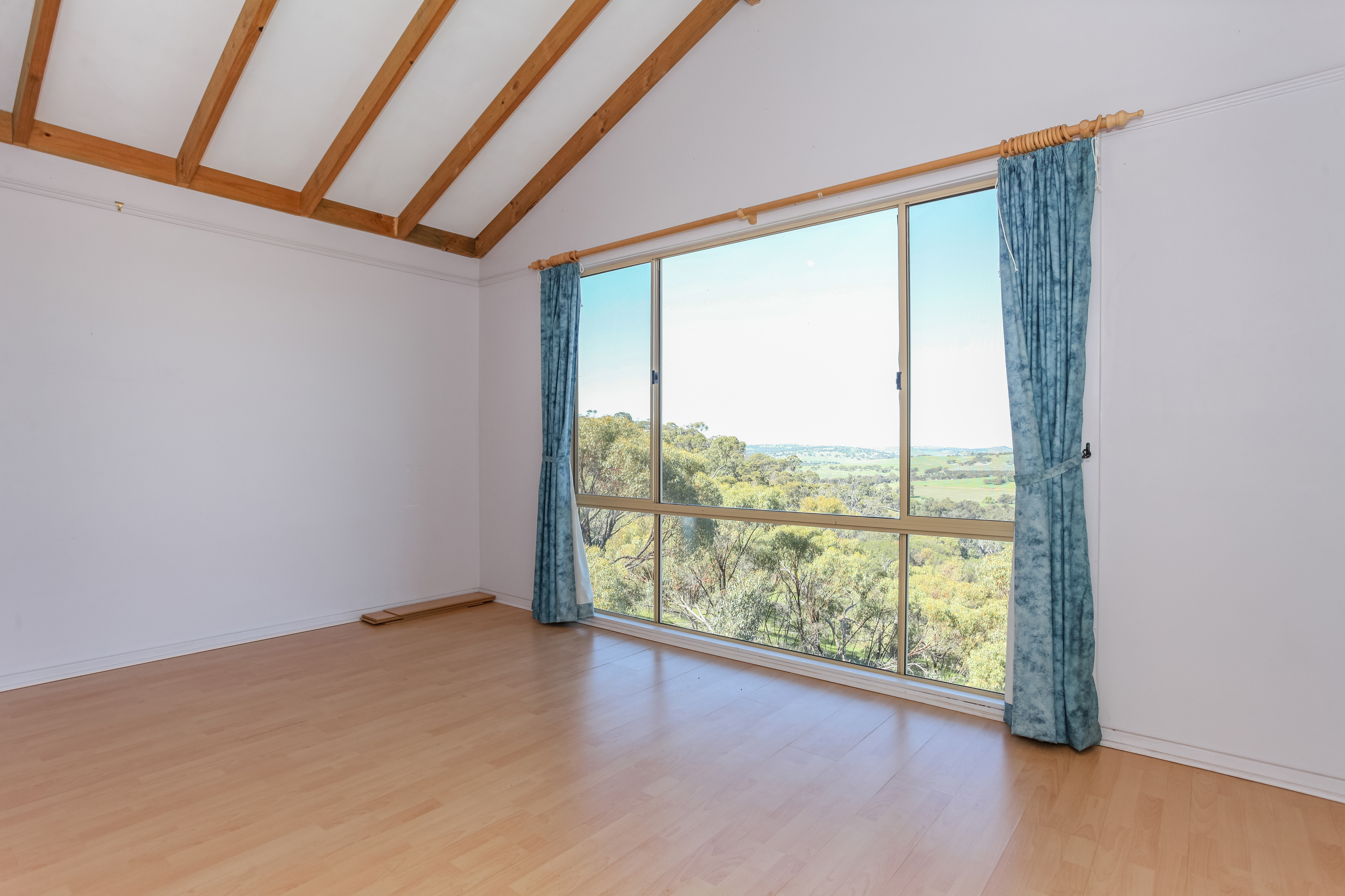 Tony Maddox Real Estate UNDER OFFER