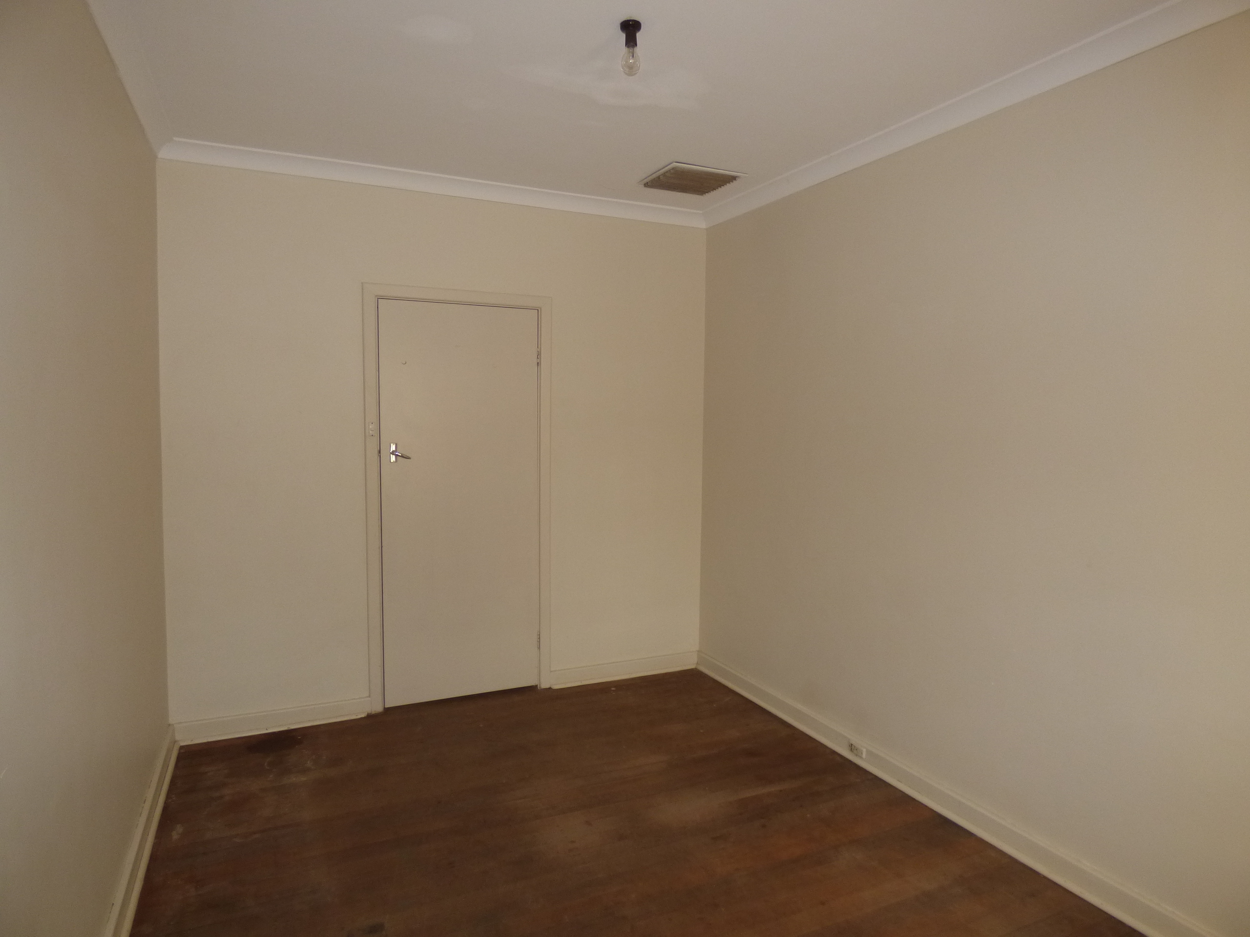 Tony Maddox Real Estate Close to Merredin College 3 x 1 Rental