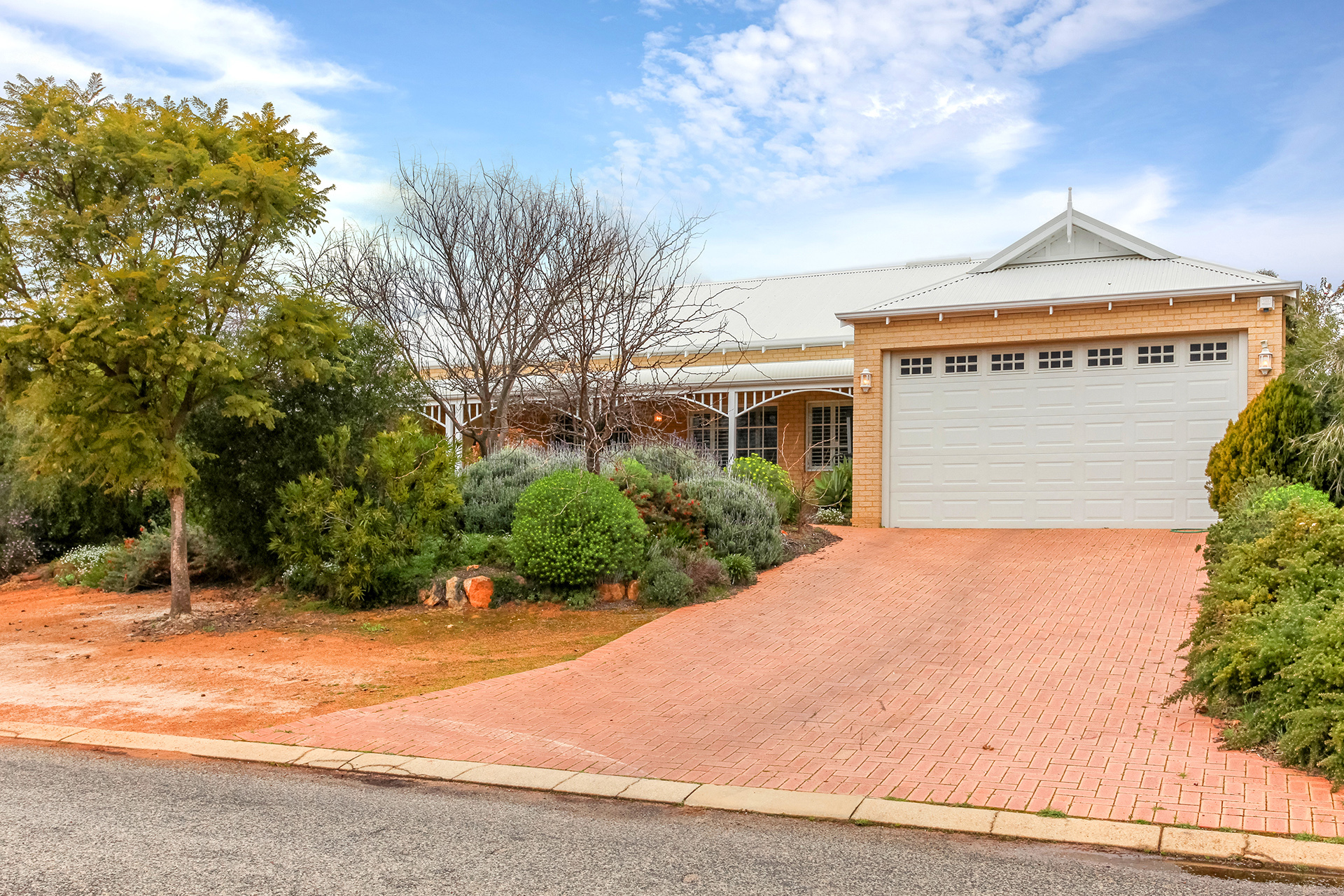 Tony Maddox Real Estate Live a Life of Luxury!!