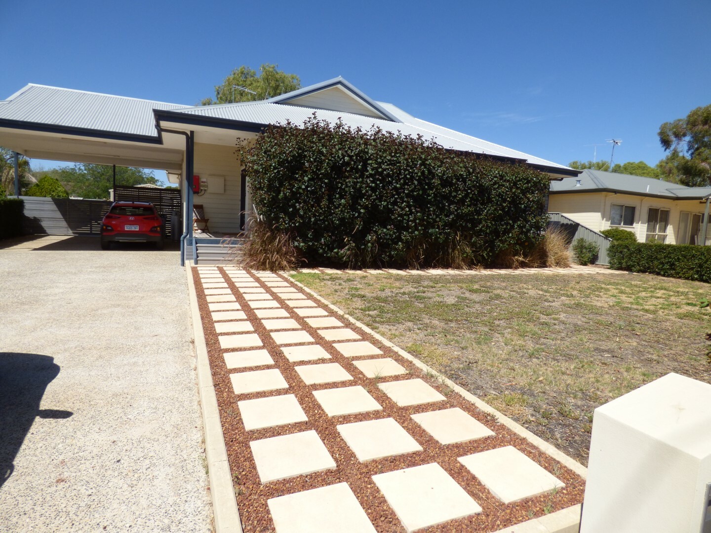 Tony Maddox Real Estate This stunning 1062m2 property is available NOW!