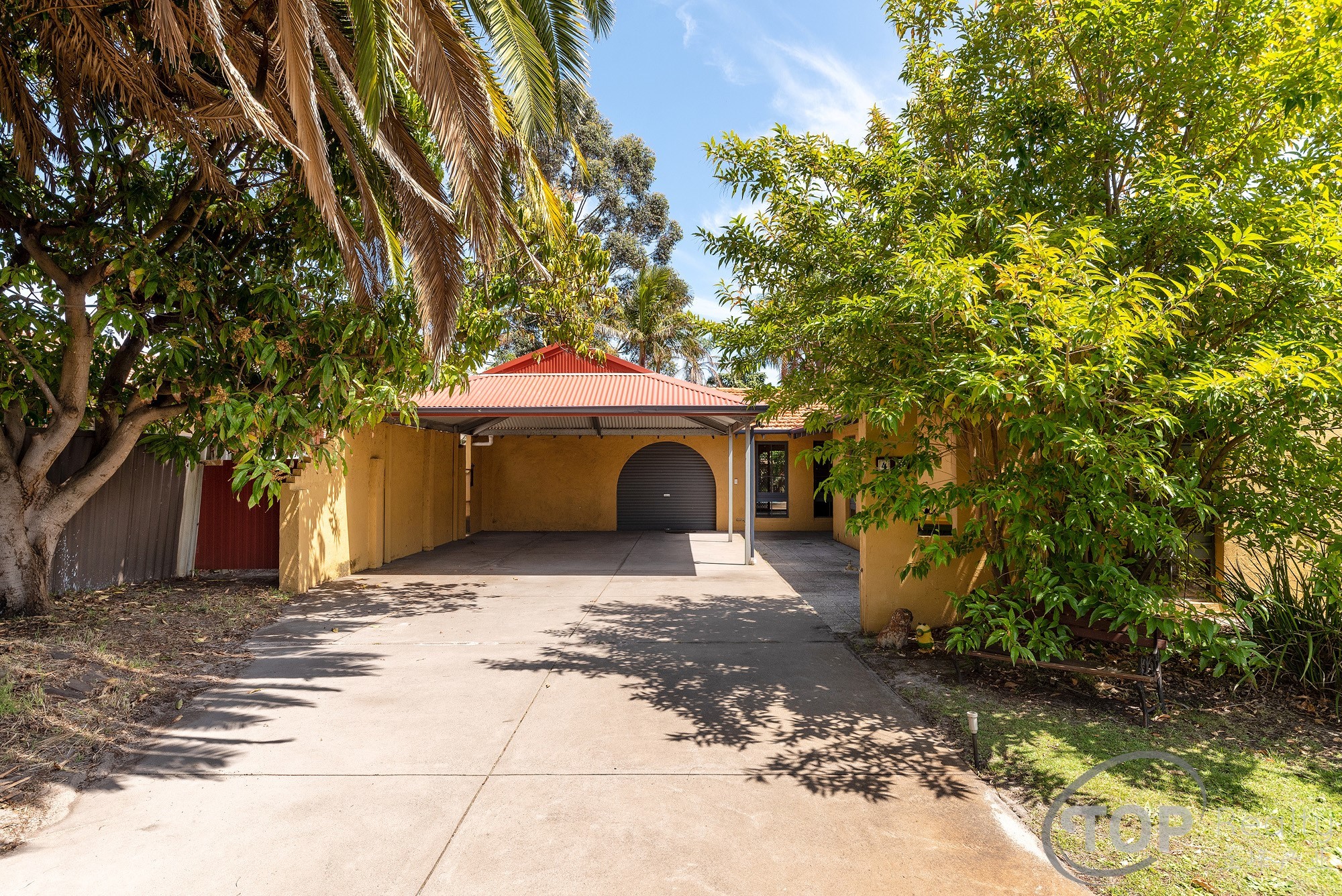 Top Realty CLOSE TO STOCKLAND BULL CREEK & TRAIN STATION!