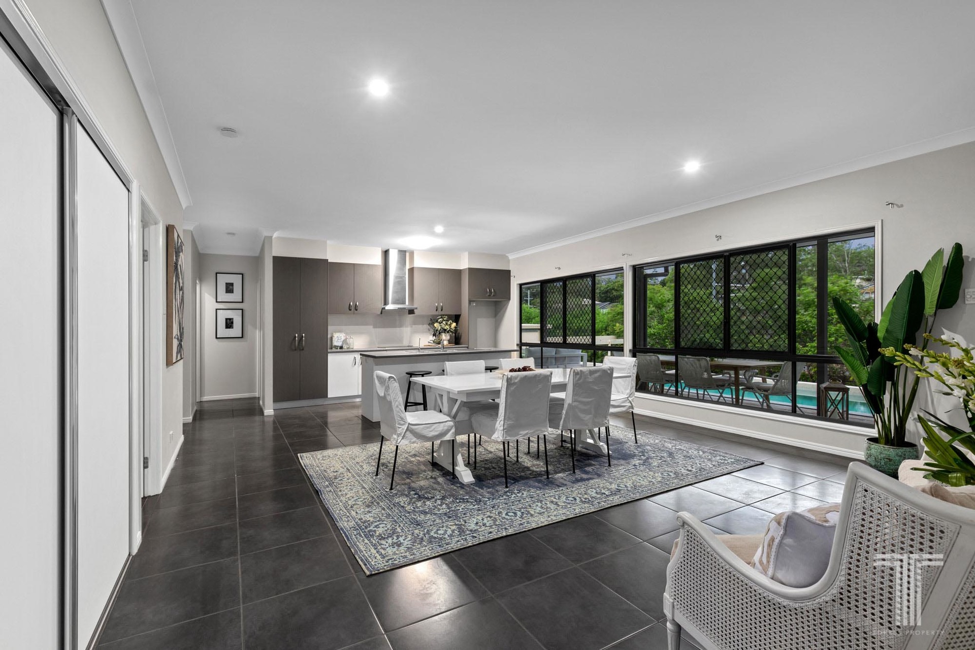 6 Foxmont Drive, Carina