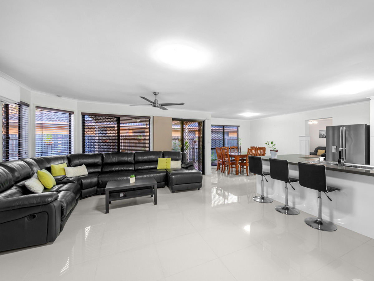 76 Coventry Circuit, Carindale