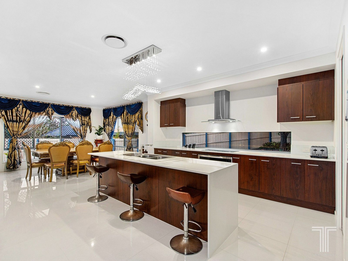 4 Inkerman Court, Carindale