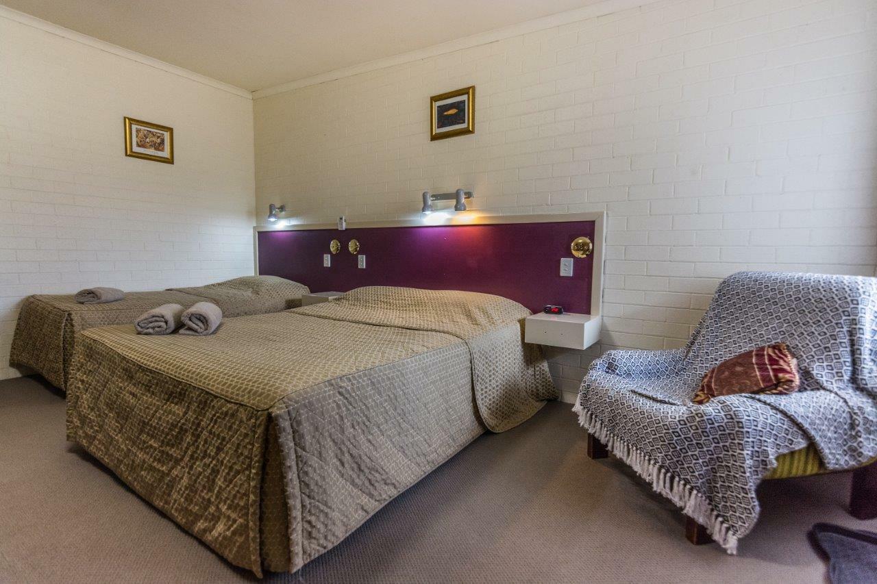 TWO MOTEL BUSINESSES FOR THE PRICE OF ONE 1782ML TWO MOTEL BUSINESSES FOR THE PRICE OF ONE 1782ML