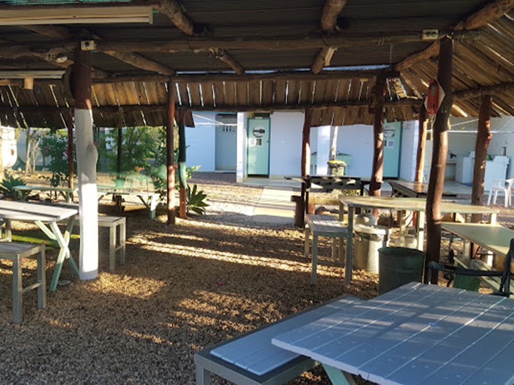 LIVE THE DREAM! GEMFIELDS CARAVAN PARK 1049CPF