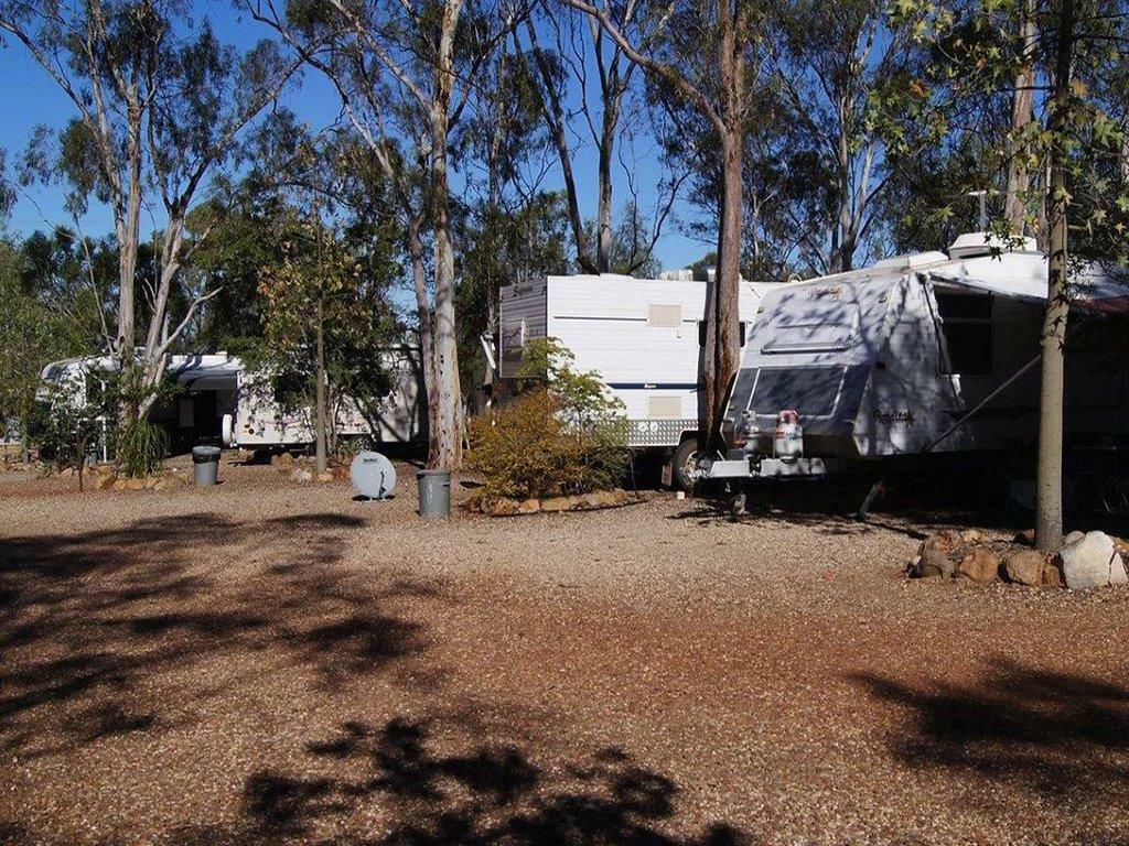 LIVE THE DREAM! GEMFIELDS CARAVAN PARK 1049CPF