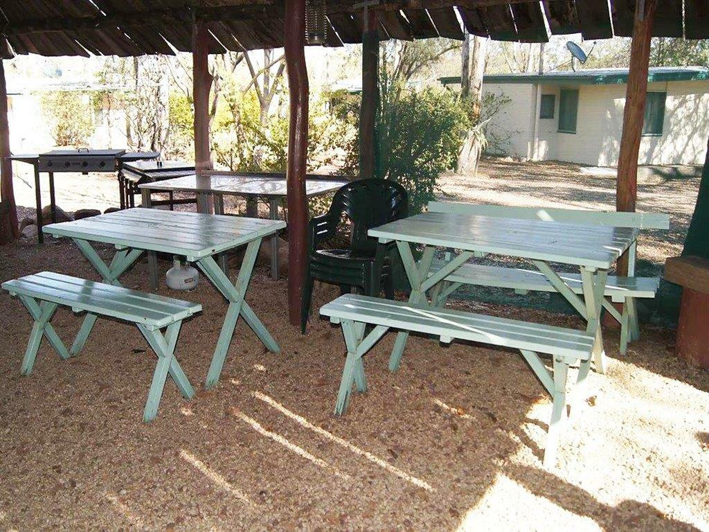 LIVE THE DREAM! GEMFIELDS CARAVAN PARK 1049CPF