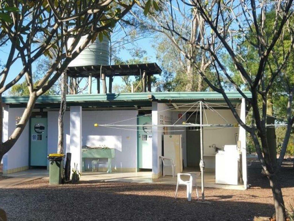 LIVE THE DREAM! GEMFIELDS CARAVAN PARK 1049CPF