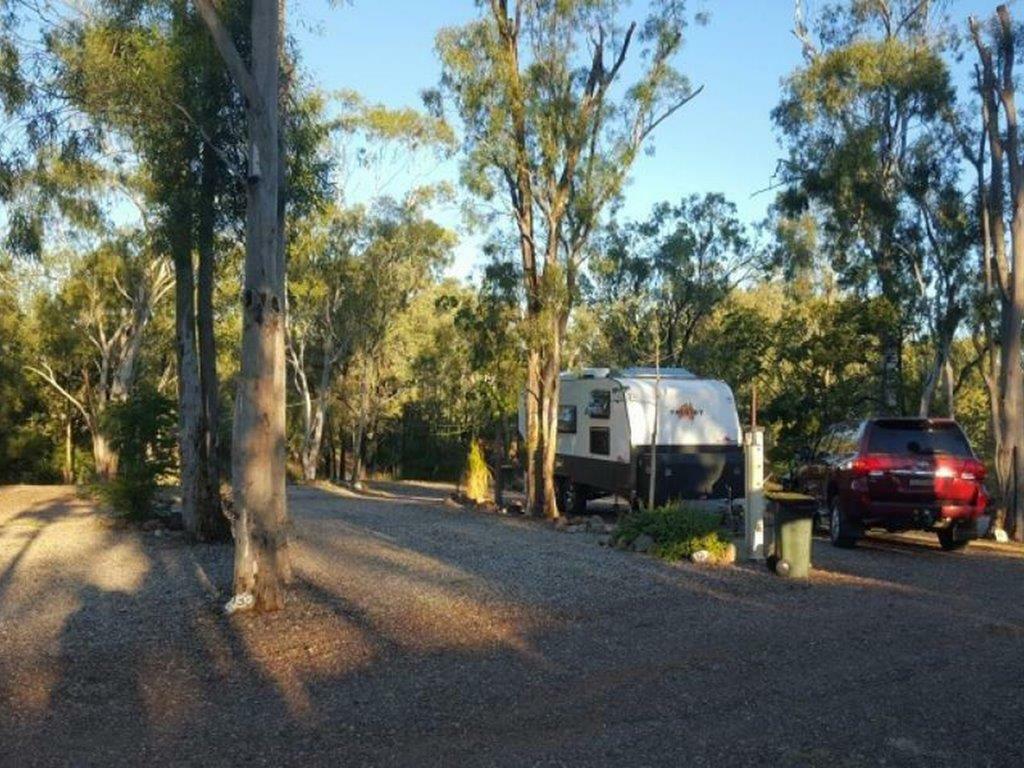 LIVE THE DREAM! GEMFIELDS CARAVAN PARK 1049CPF