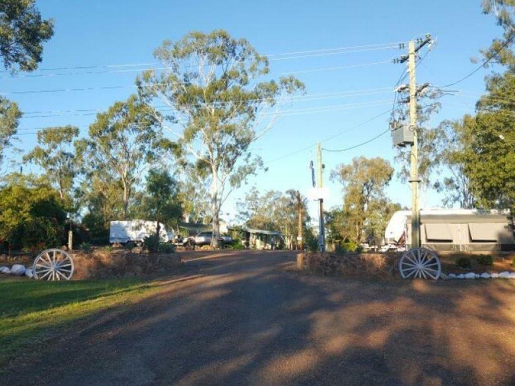 LIVE THE DREAM! GEMFIELDS CARAVAN PARK 1049CPF