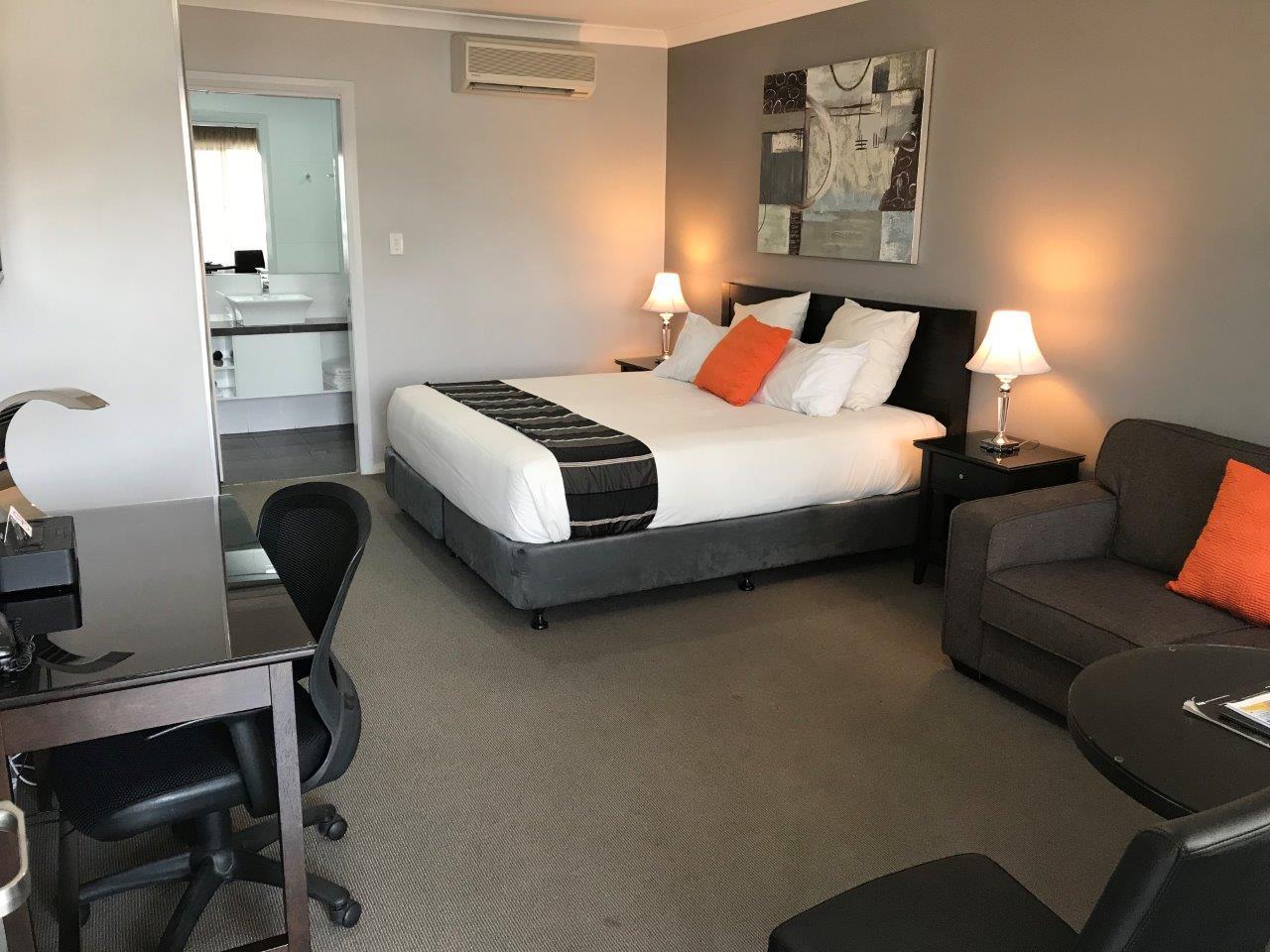 2358ML EXCEPTIONAL LEASEHOLD MOTEL! EVERYTHING STACKS UP!