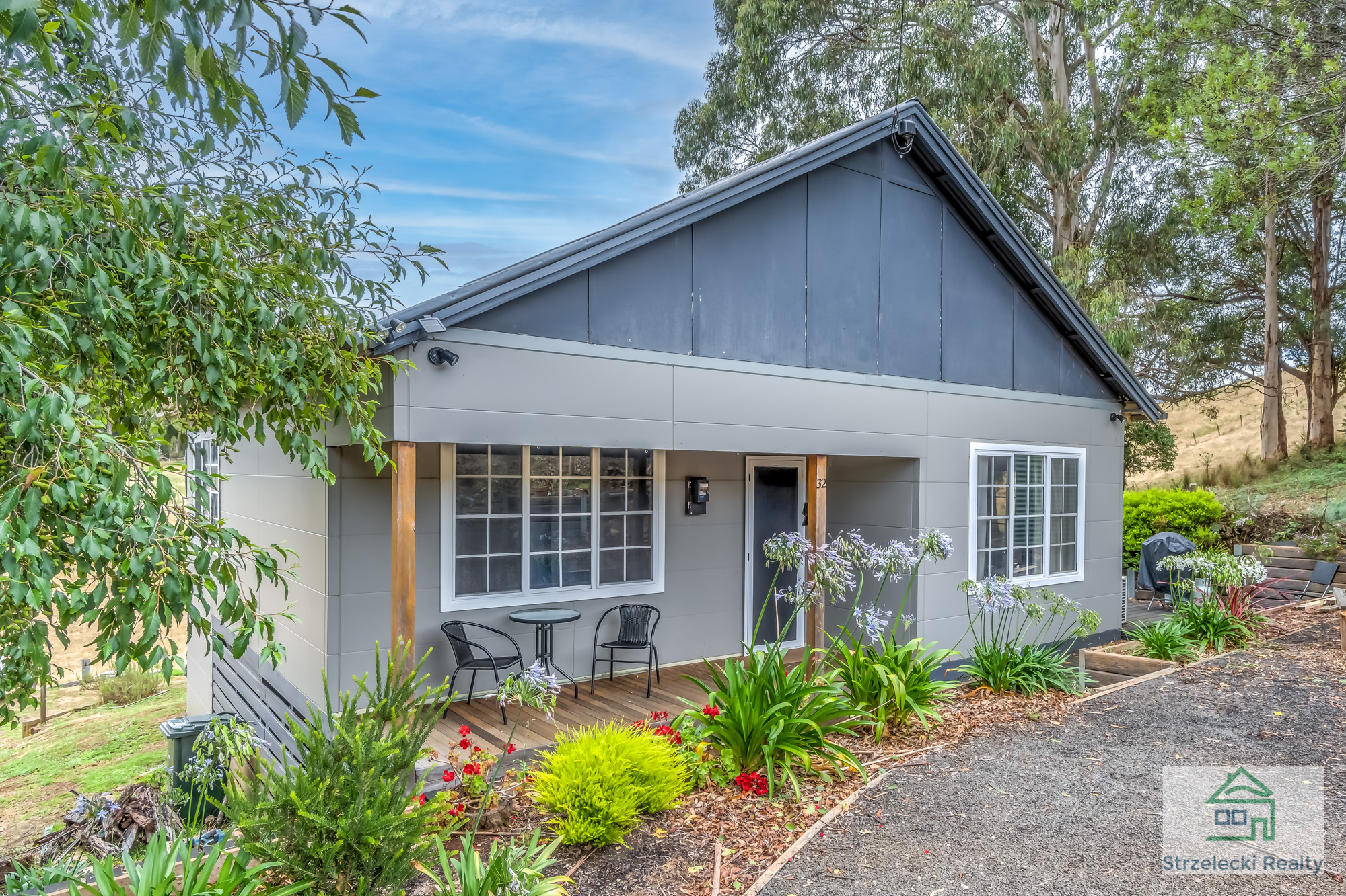 32 School Rd