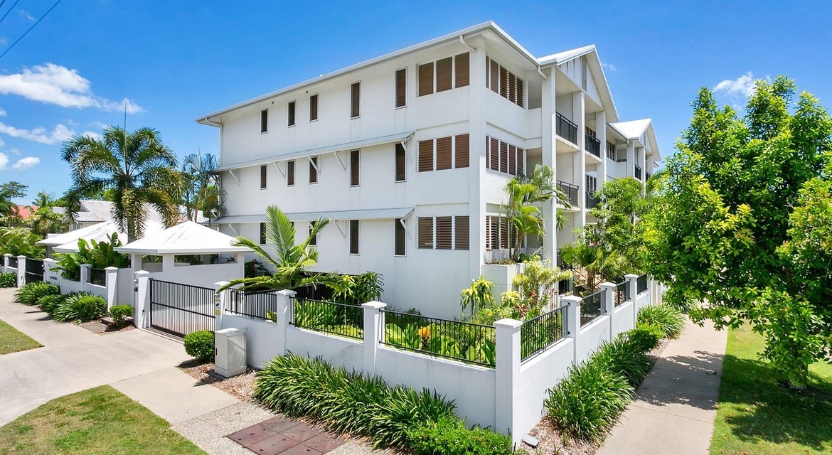2/16-18 Smith Street, Cairns North
