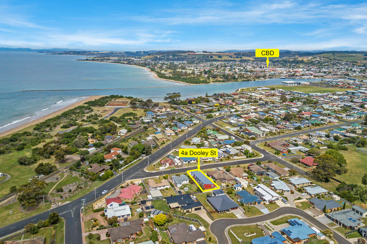 Ulverstone Real Estate Modern, Spacious Beachside Beauty