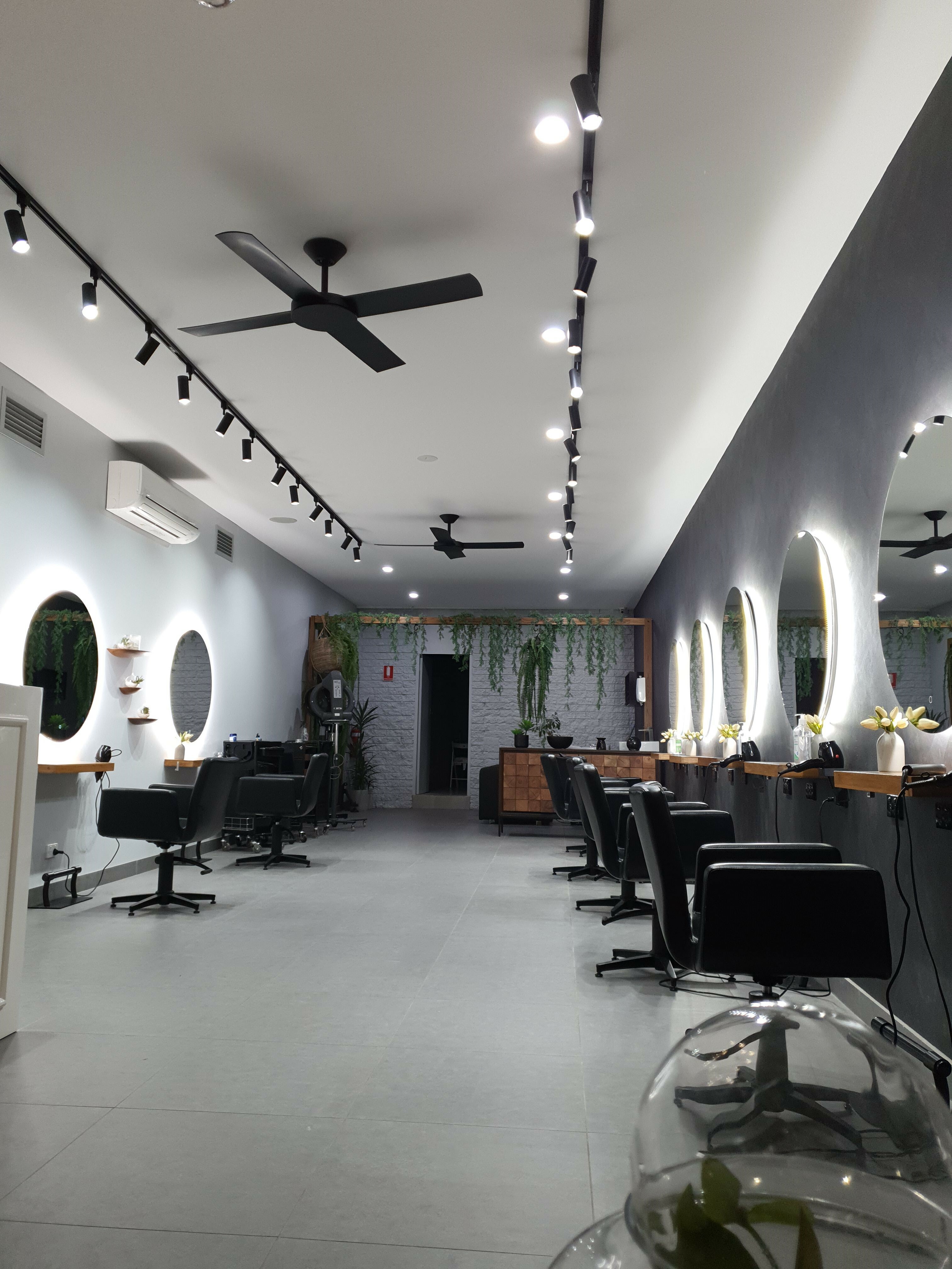 Hair Salon in busy Melbourne Bayside suburb of Mentone AP1282