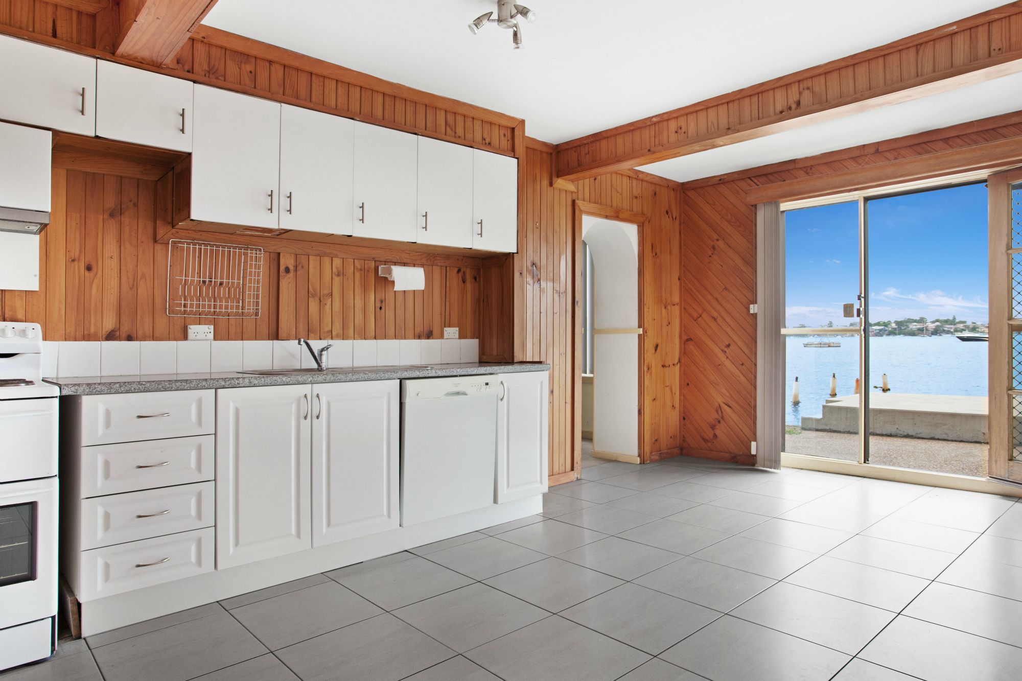 Viking Realty PICTURESQUE LAKE VIEWS