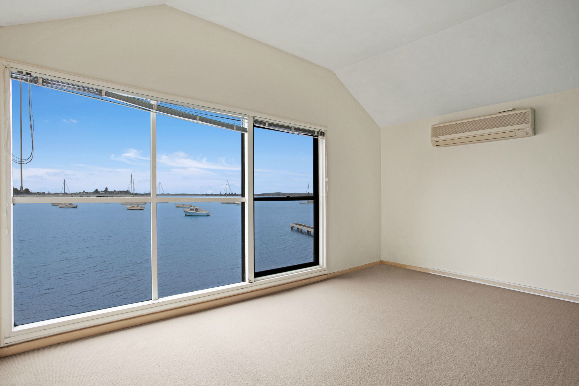 Viking Realty PICTURESQUE LAKE VIEWS