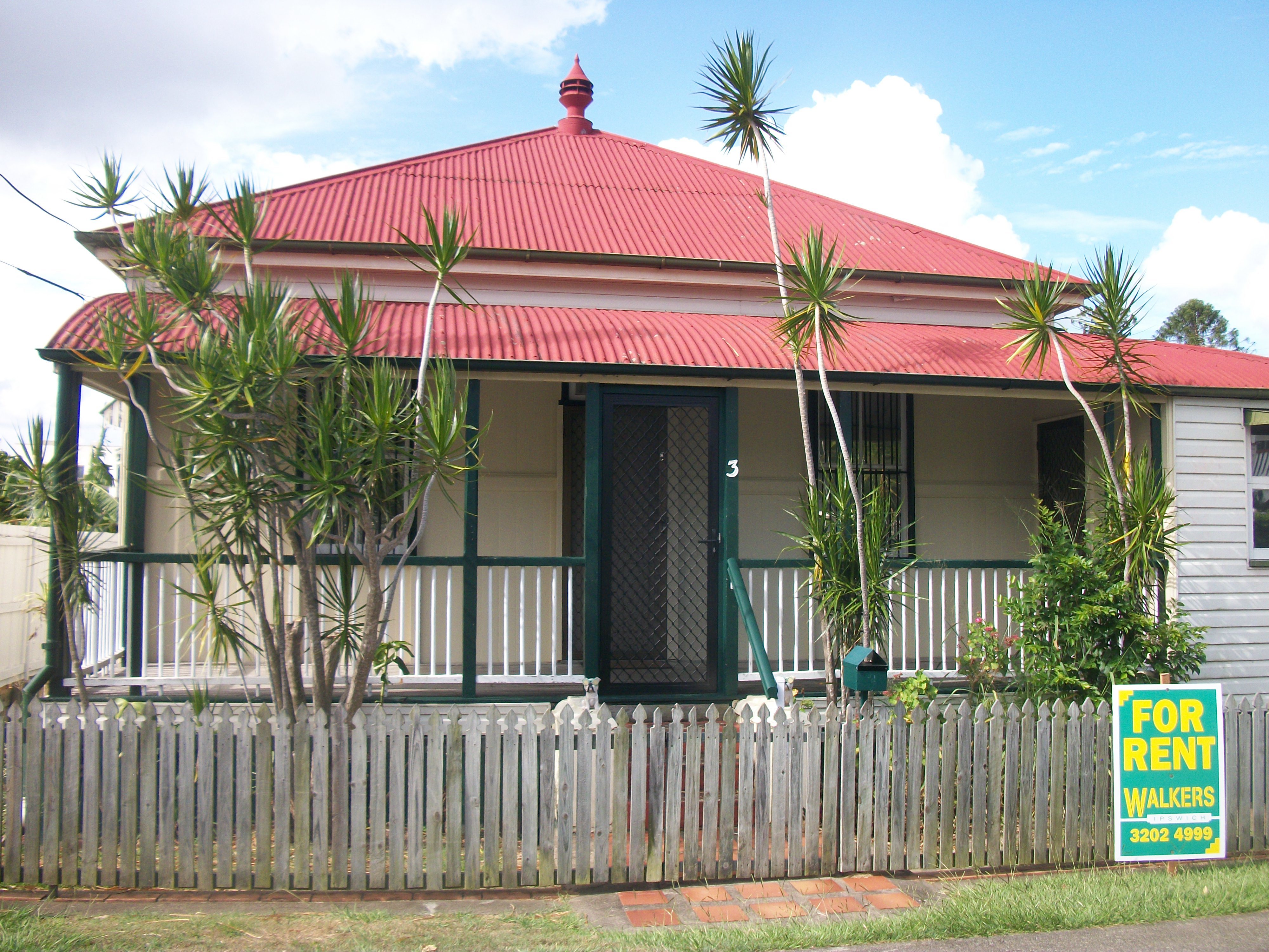 Walkers Real Estate SPACIOUS 4 BEDROOM CLOSE TO HOSPITALS AND TOWN