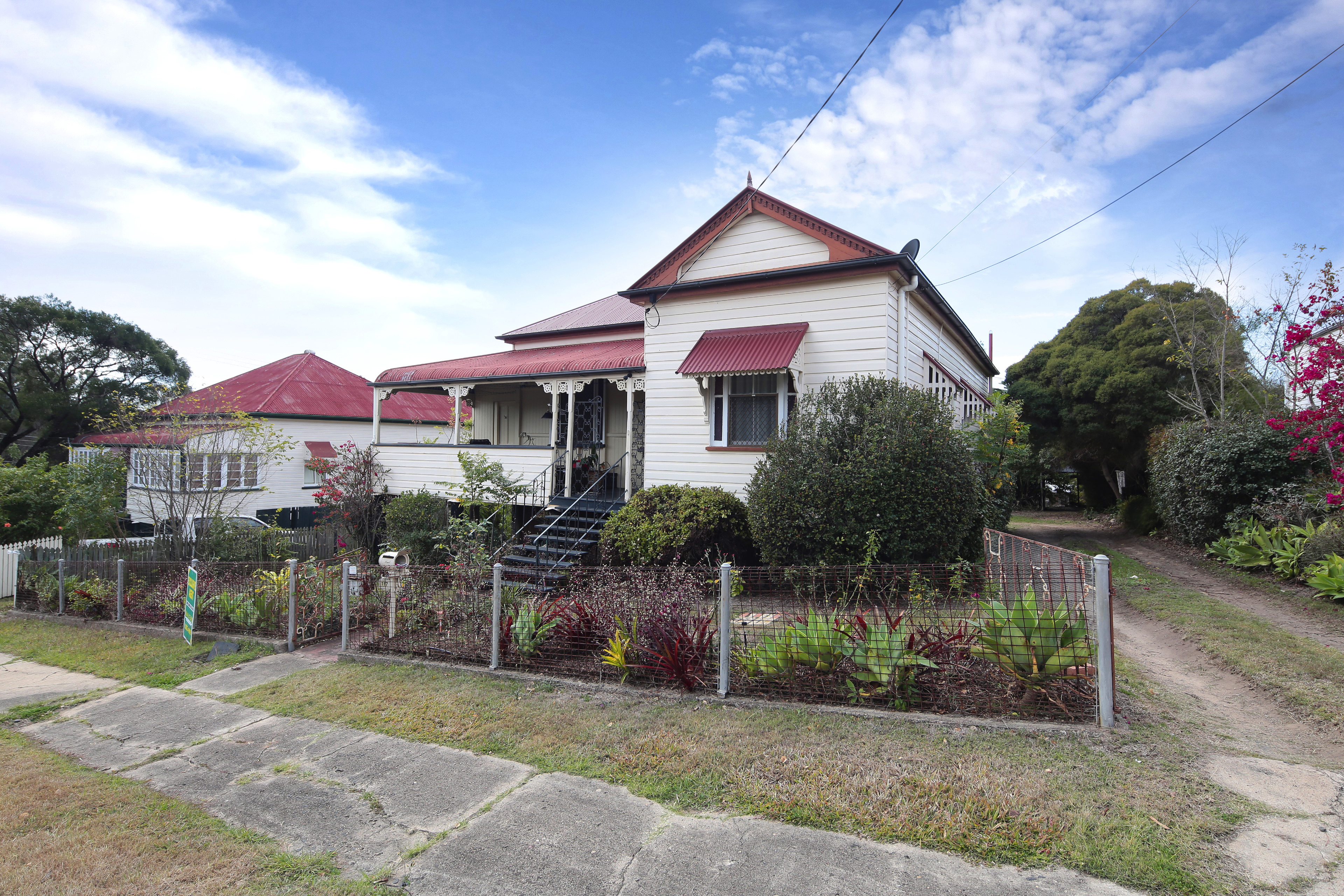 Walkers Real Estate LOVELY CHARACTER HOME ON 1012SQ METRES