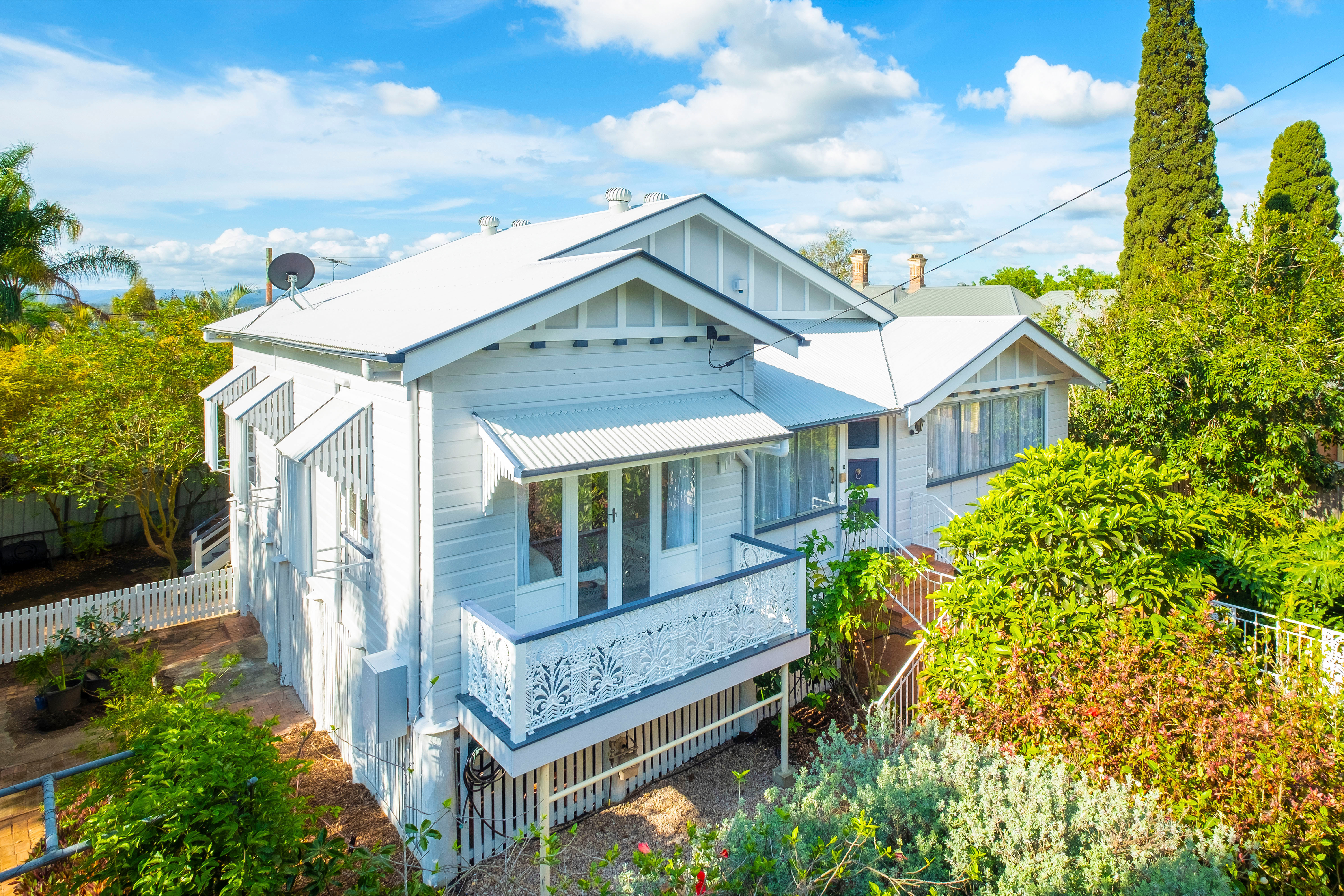 Walkers Real Estate SOLD BY JUNE FRANK