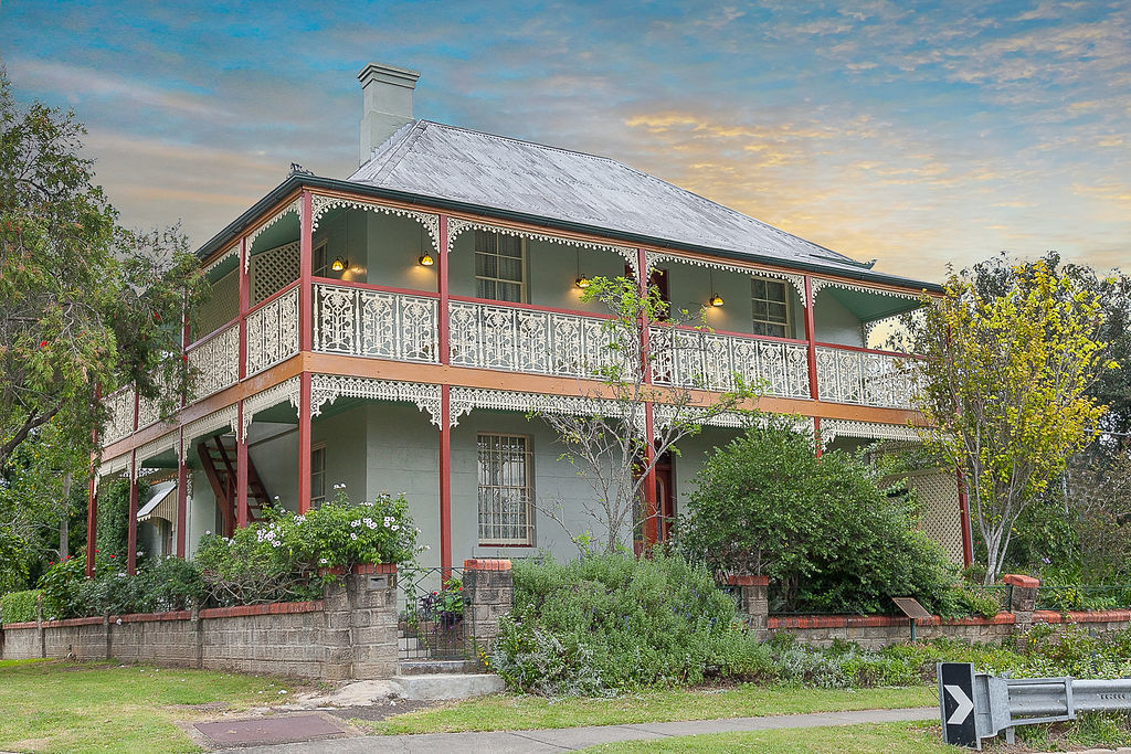 1 Burnett St