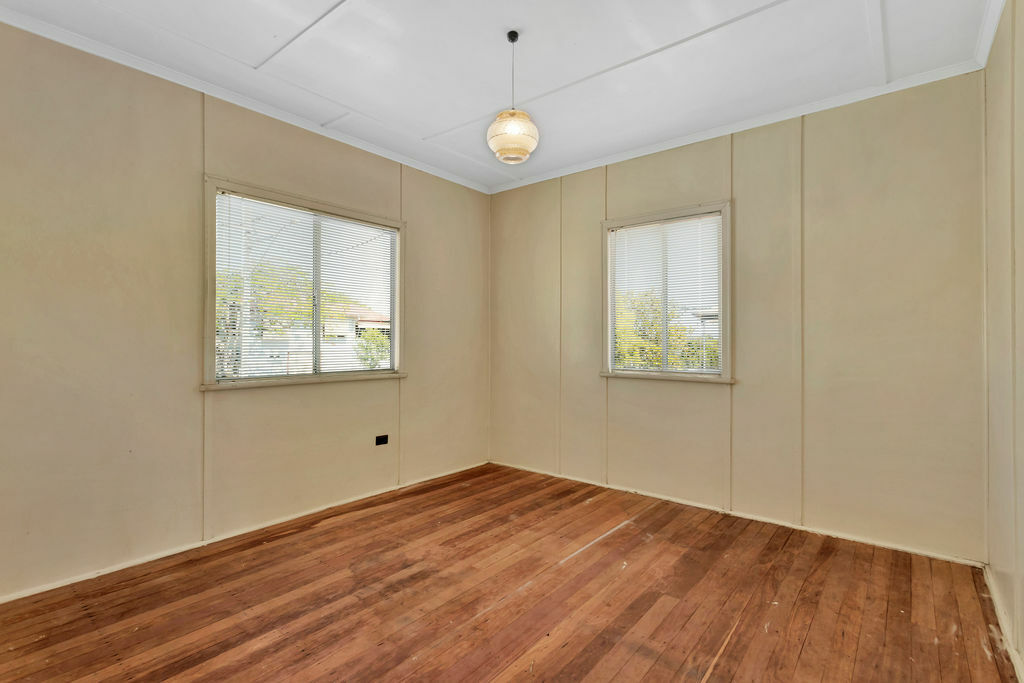 Walkers Real Estate IPSWICH POST WAR.