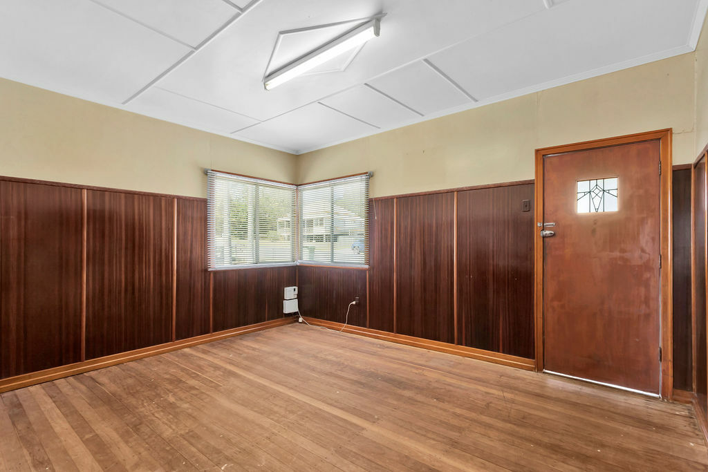 Walkers Real Estate IPSWICH POST WAR.