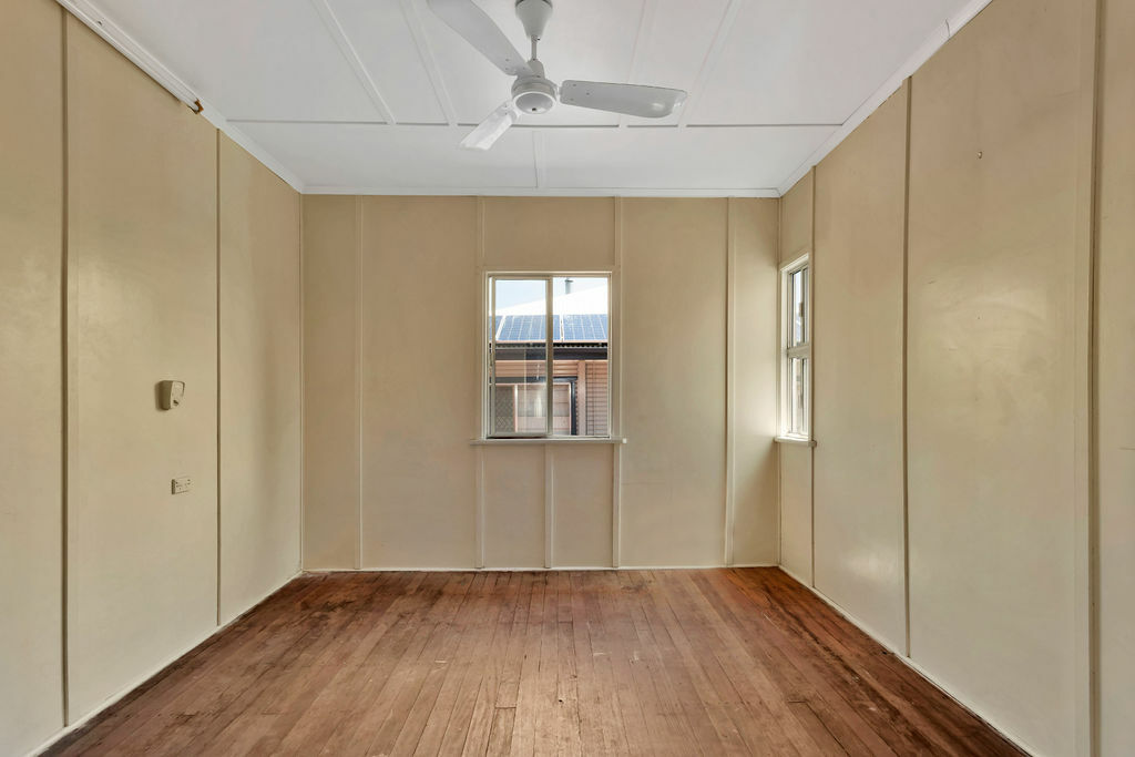 Walkers Real Estate IPSWICH POST WAR.