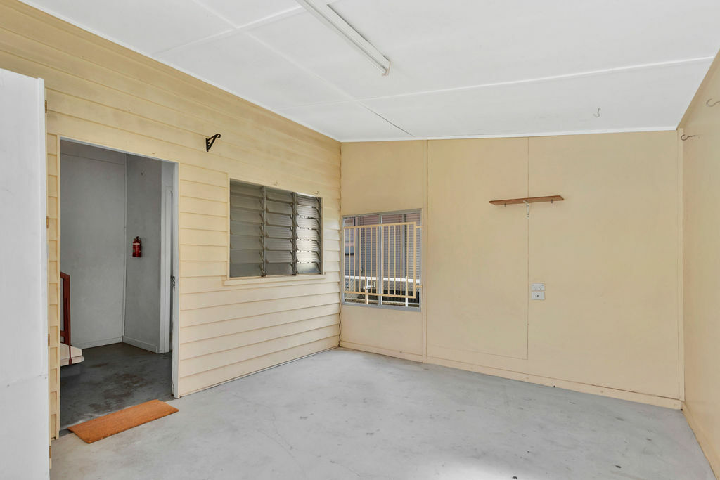 Walkers Real Estate IPSWICH POST WAR.