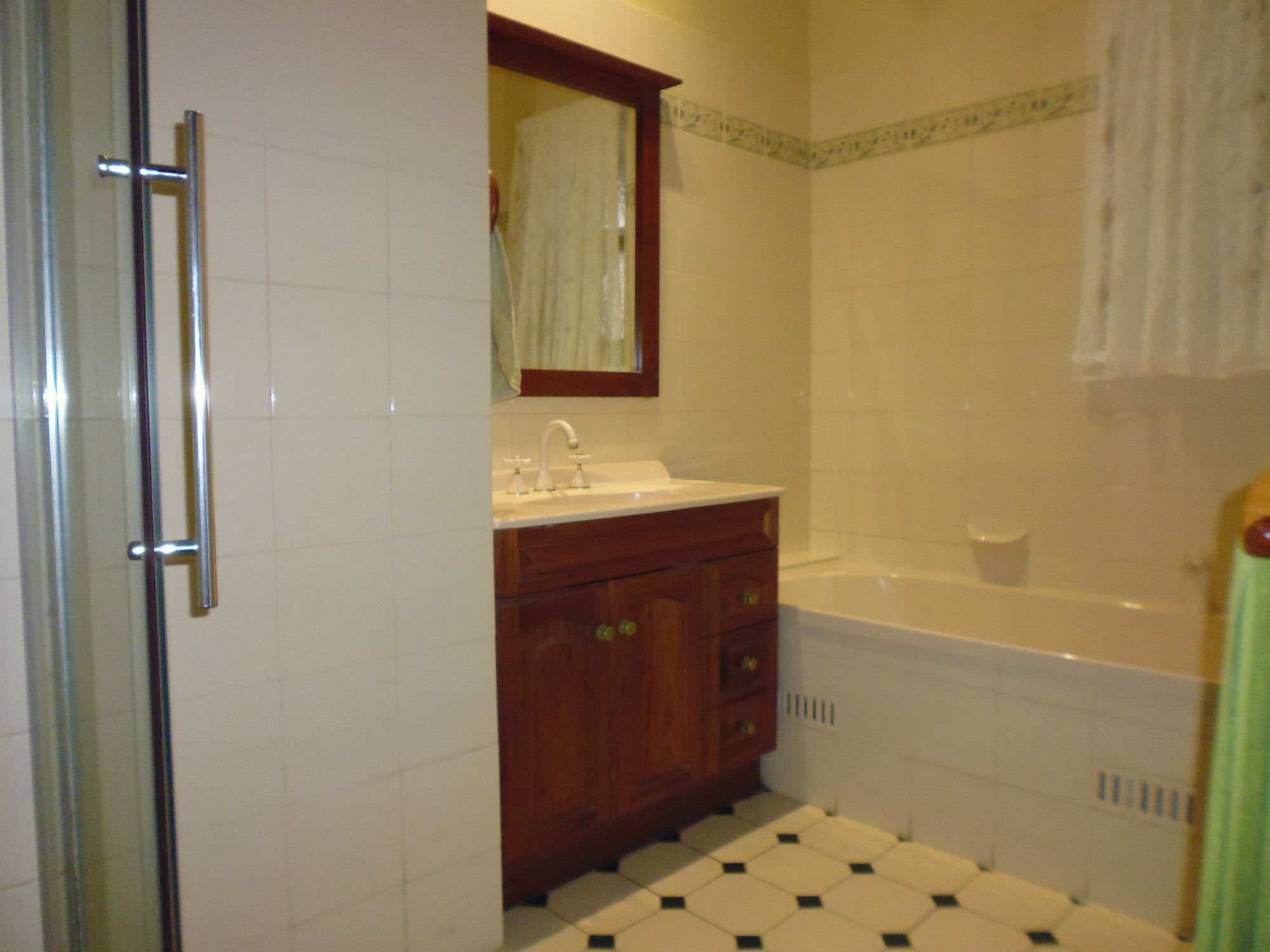 ENJOY THE POSITION Wardle Co Real Estate