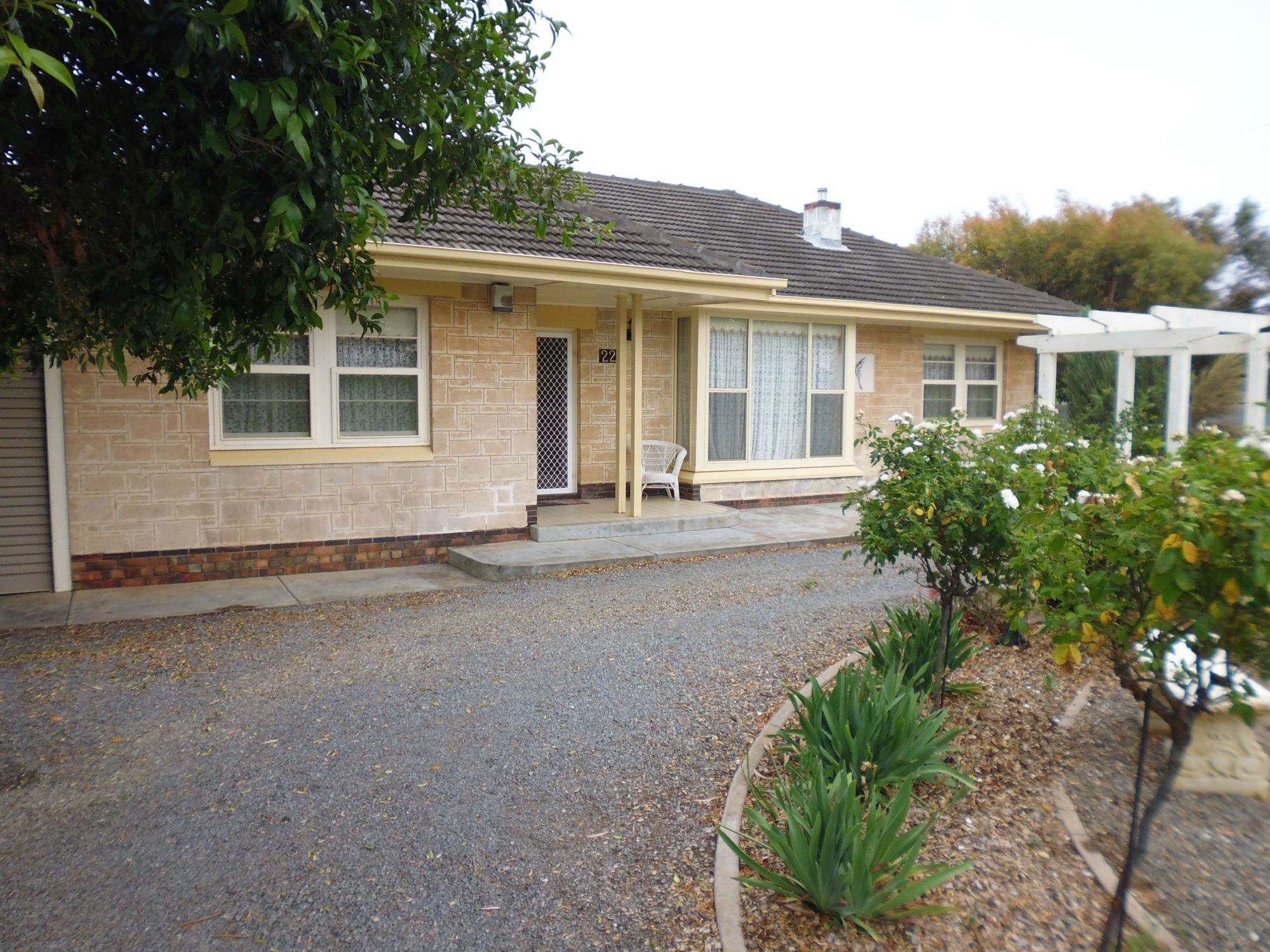 ENJOY THE POSITION Wardle Co Real Estate