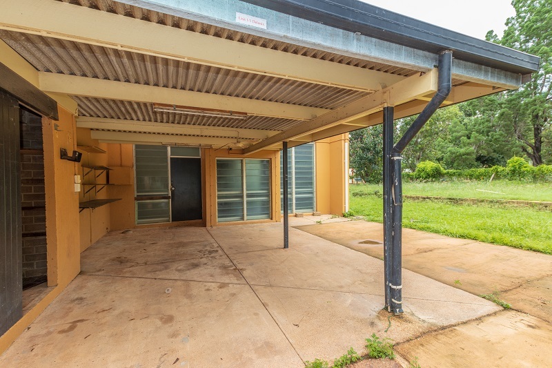 Weipa Real Estate END UNIT WITH LARGE YARD!