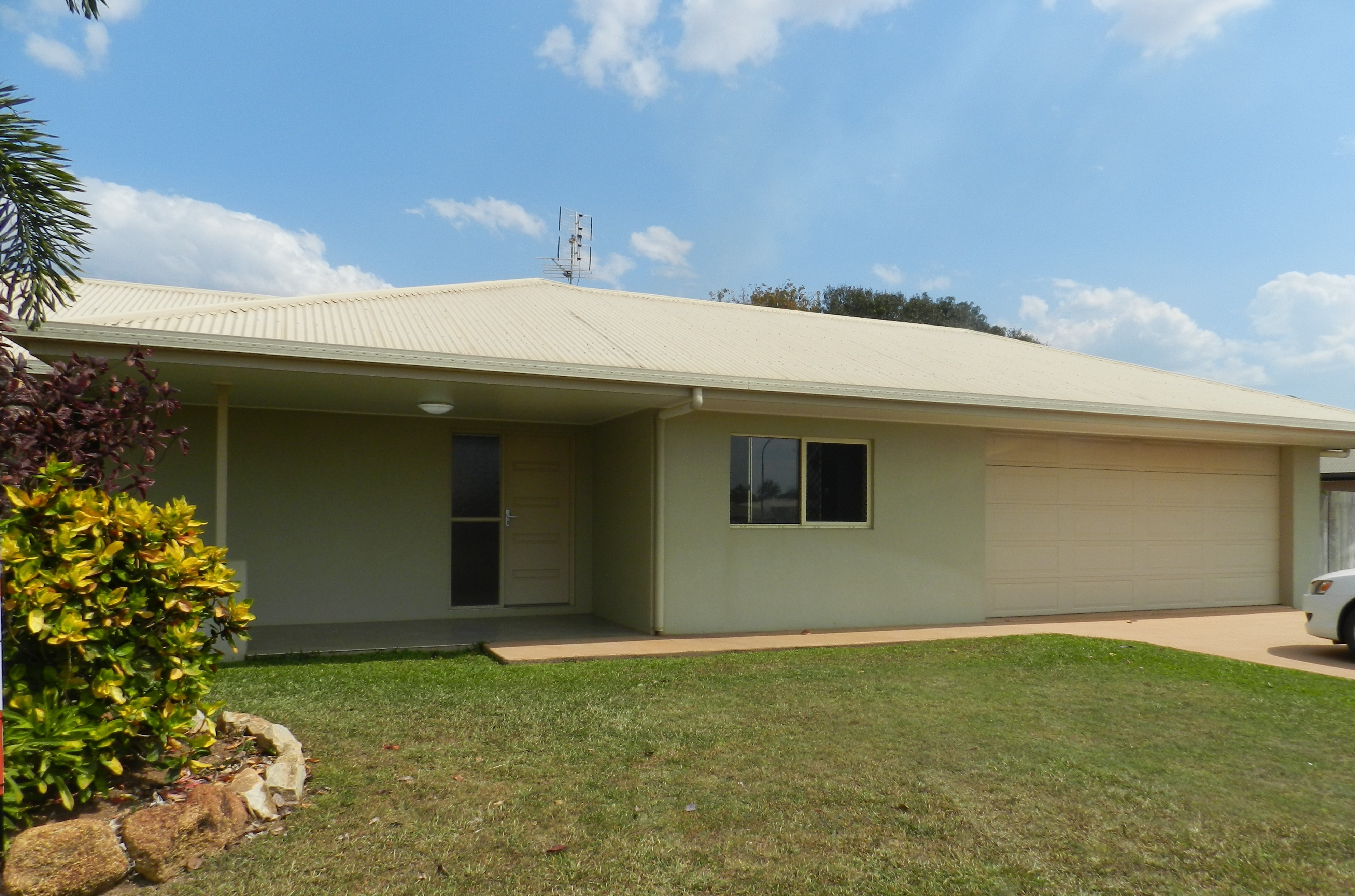 Weipa Real Estate LARGE FAMILY HOME IN GOLF LINKS ESTATE!