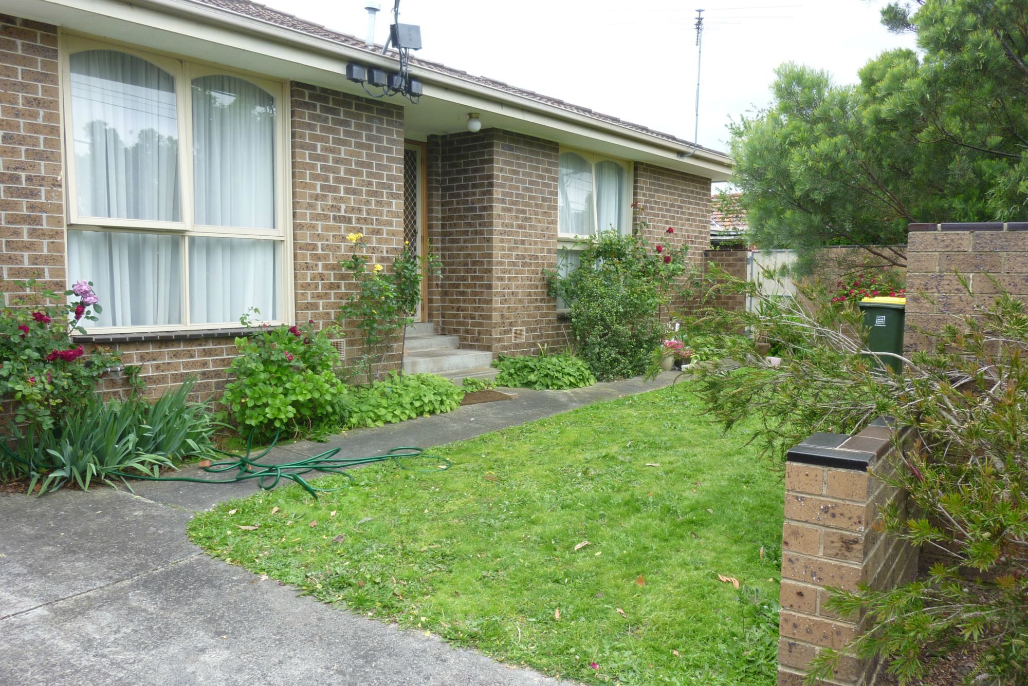 Weston Real Estate Melbourne Smartly Refurbished 2 Bedroom Unit with