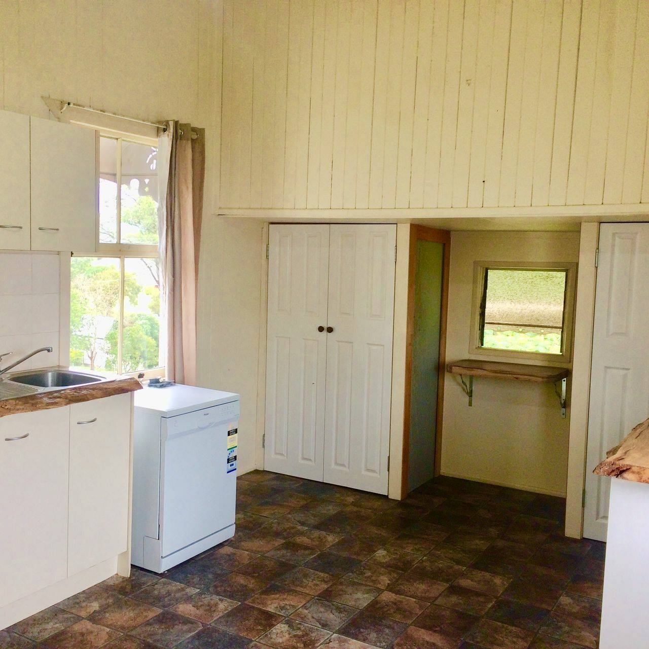 Woodford Property Kilcoy Walk to Everything.