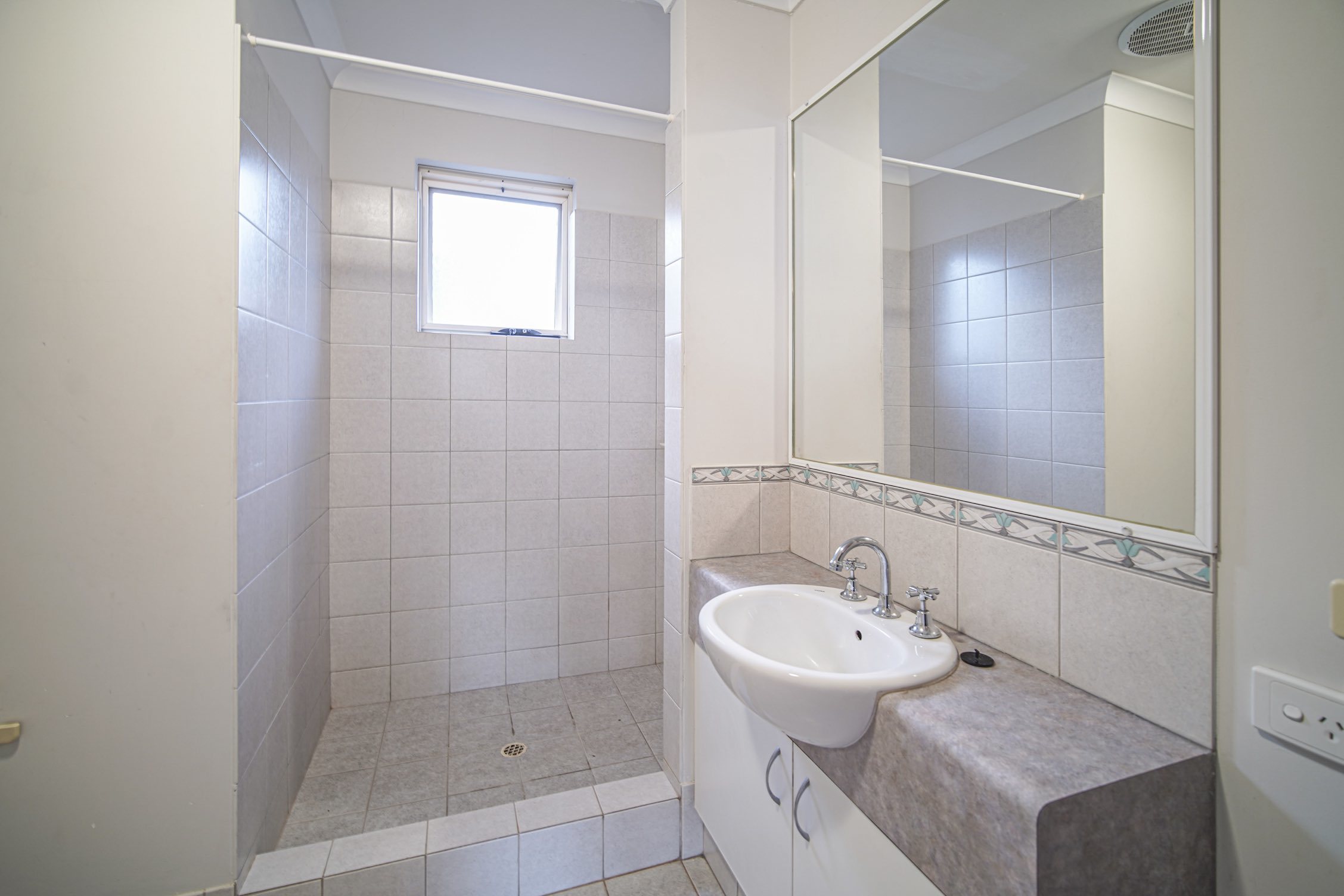 Awesome Two Storey Townhouse with Self Contained Granny Flat in Joondalup!