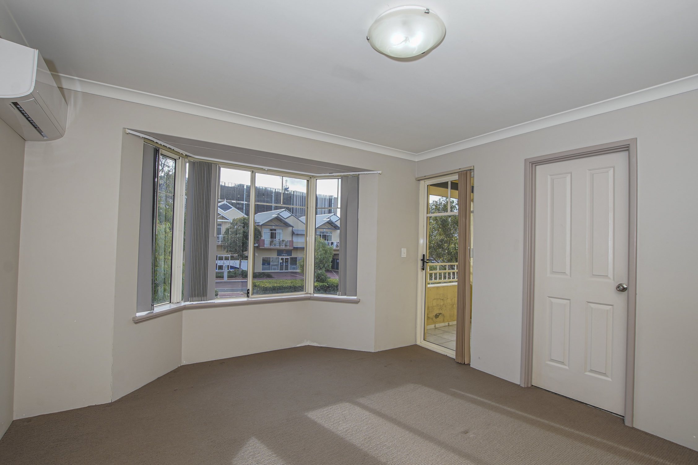 Awesome Two Storey Townhouse with Self Contained Granny Flat in Joondalup!