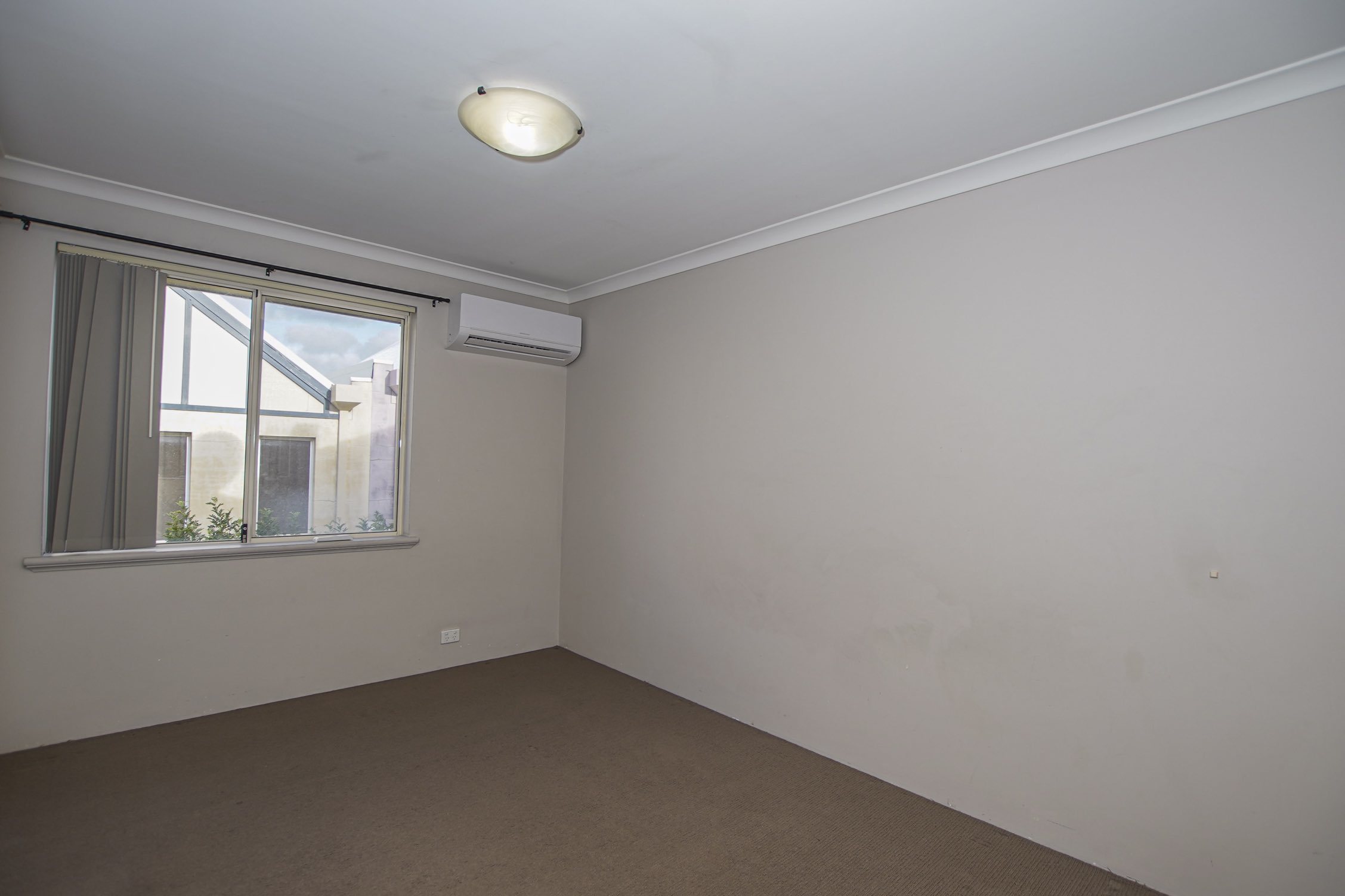 Awesome Two Storey Townhouse with Self Contained Granny Flat in Joondalup!