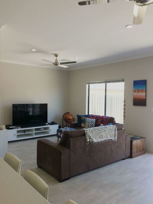 Great Home Located in Catalina Estate!