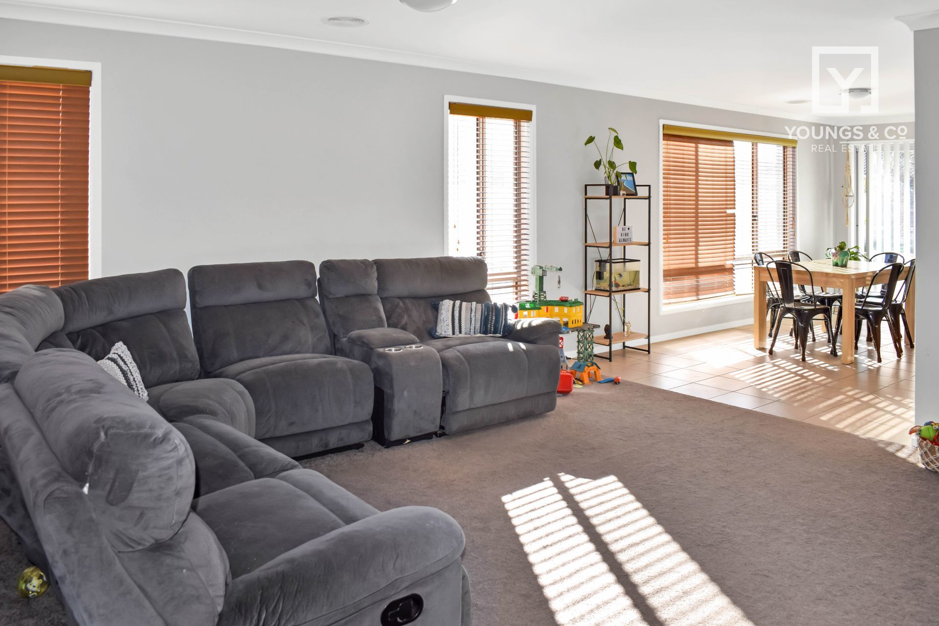 Youngs & Co NORTH SHEPPARTON 4 BEDROOMS
