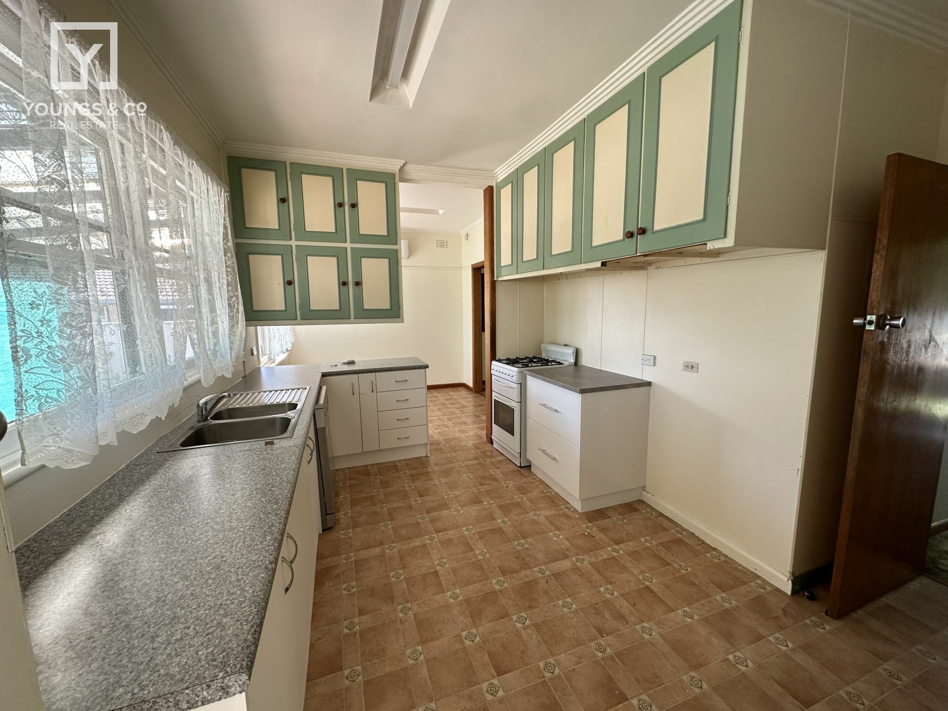 Youngs & Co SOUTH SHEPPARTON 4 BEDROOM HOME