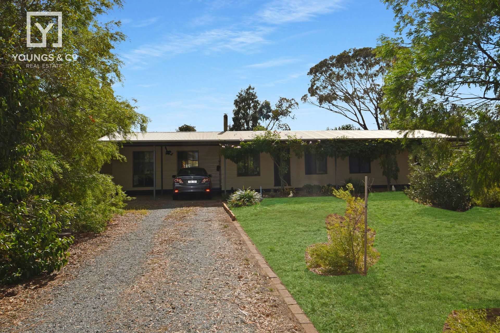 Youngs & Co Lifestyle property only 5 mins from Mooroopna!