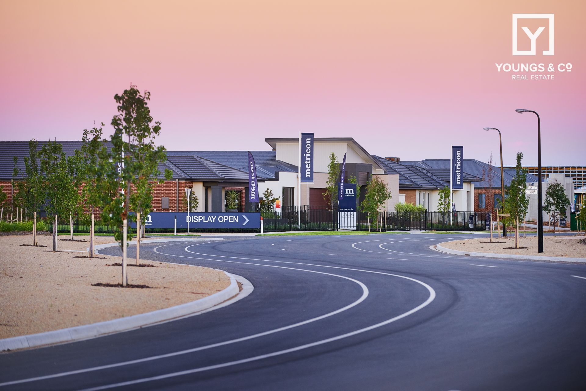 Youngs & Co Popular Kialla Lakes Estate Close to Falcon Park Stage 38