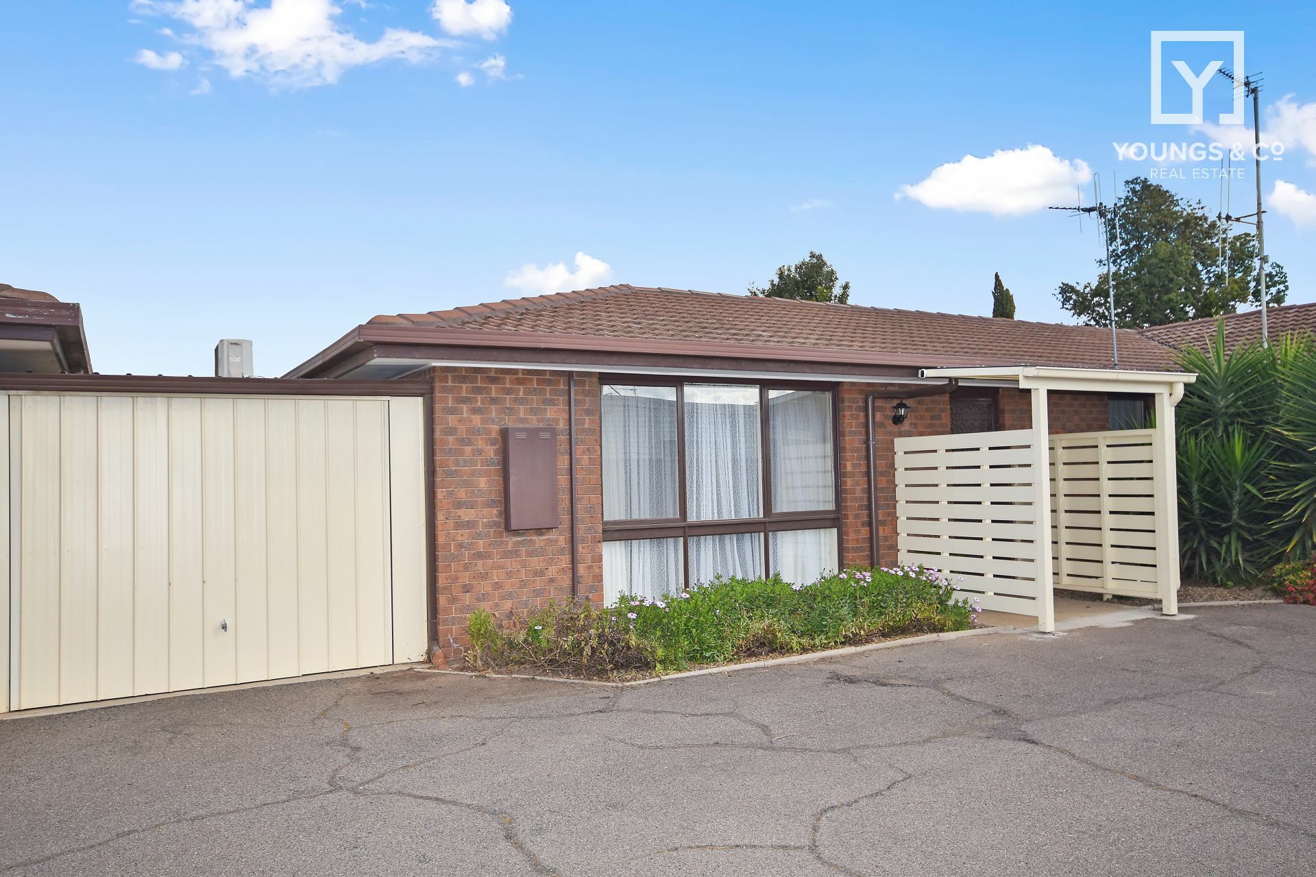 Youngs & Co Central Shepparton 2 Bedroom Unit Recently Refurbished